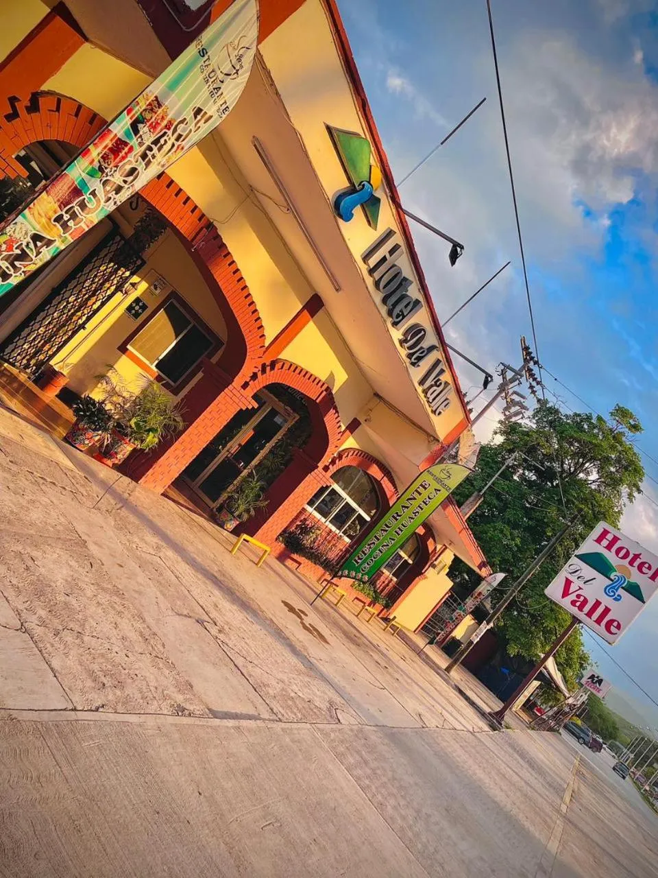 Property building in Hotel Del Valle