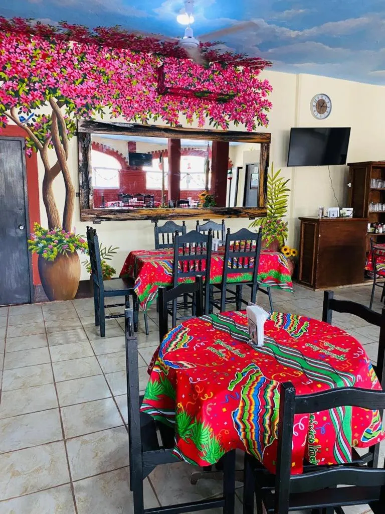 Restaurant/places to eat in Hotel Del Valle