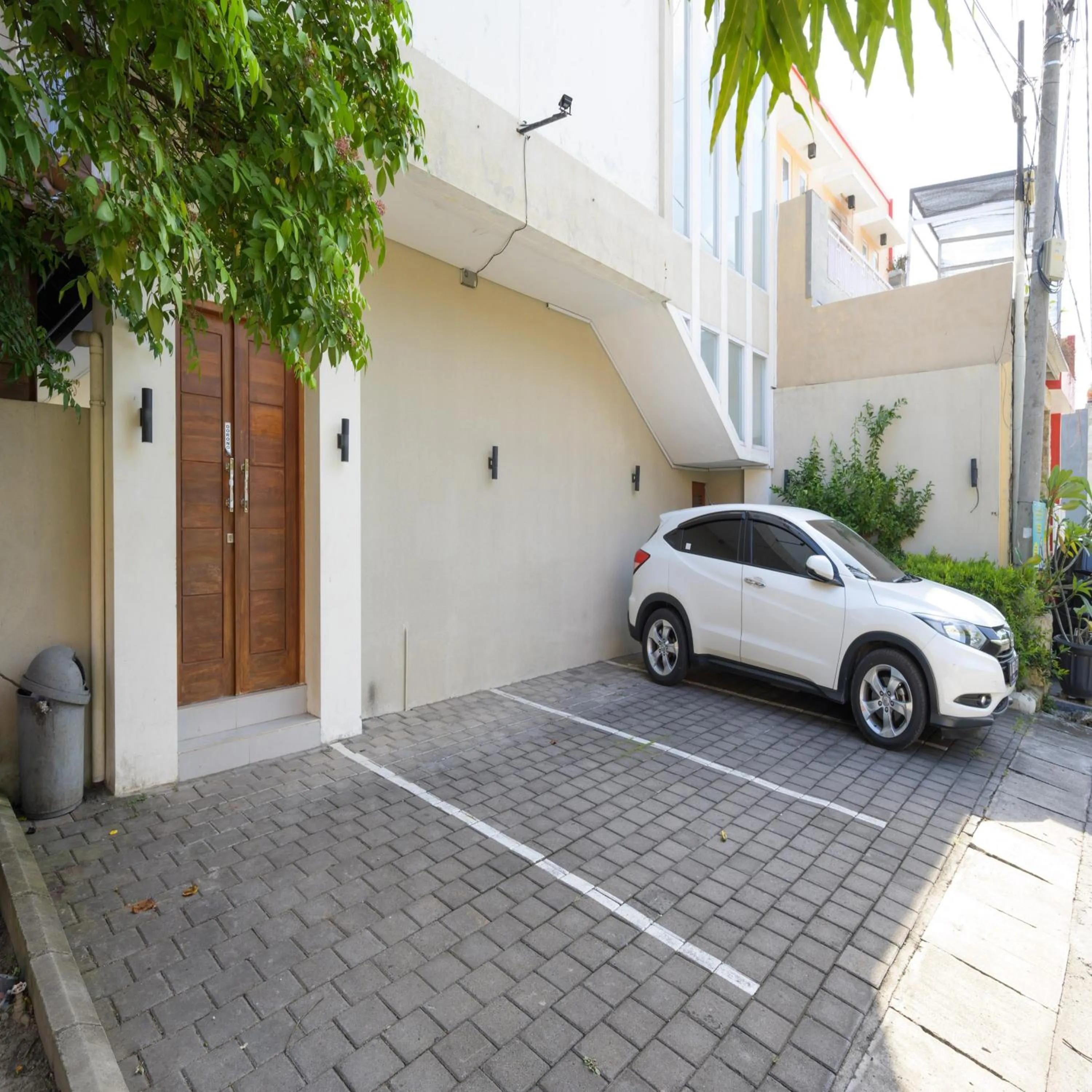 Parking in RedDoorz Plus at Kencana Residence Jimbaran
