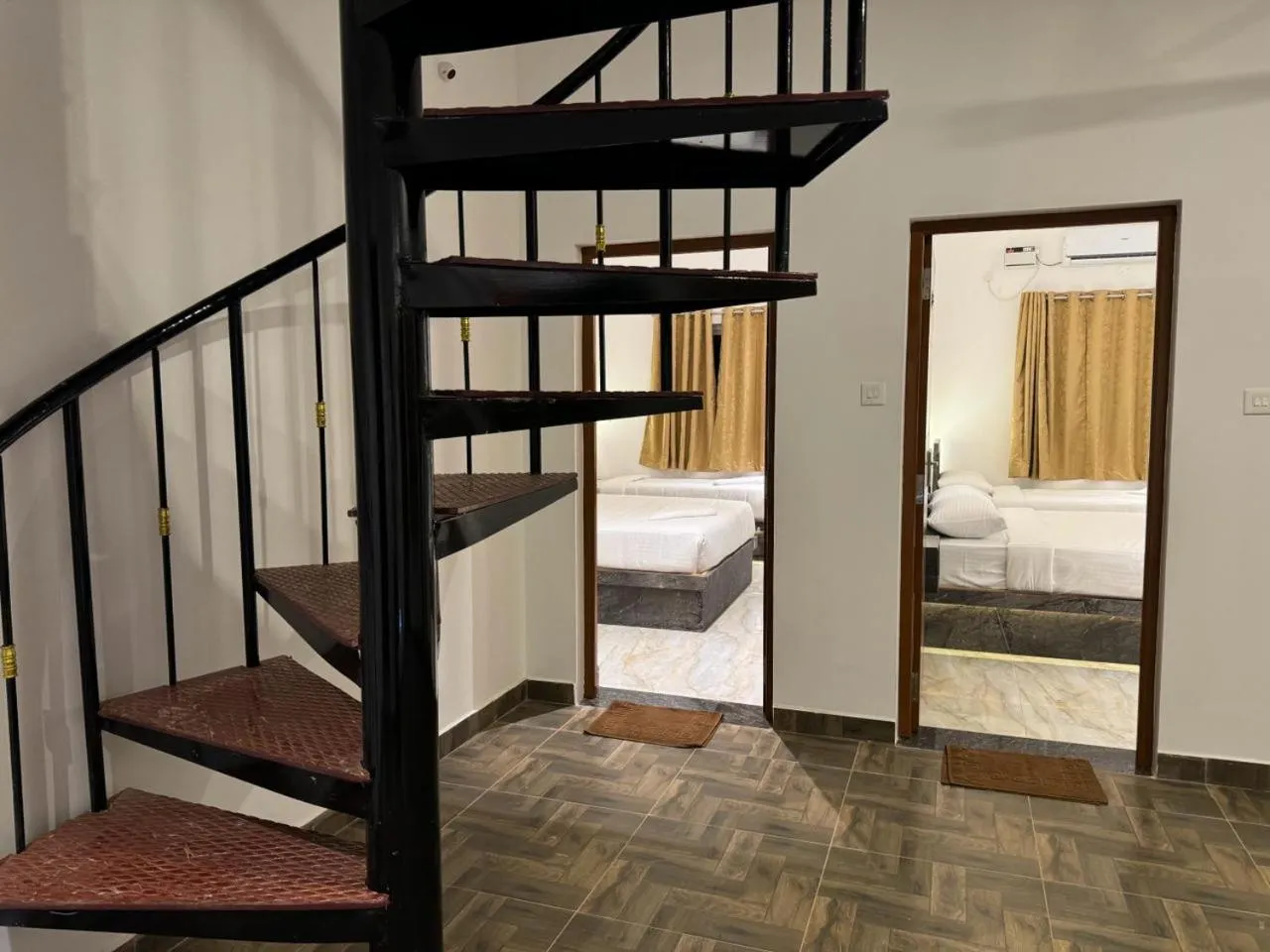 Photo of the whole room, Bed in La Tamara Suite - TIE