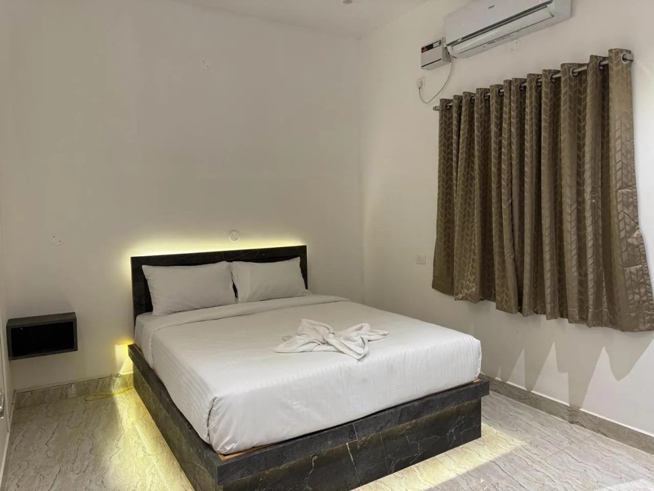 Bed in La Tamara Suite - TIE