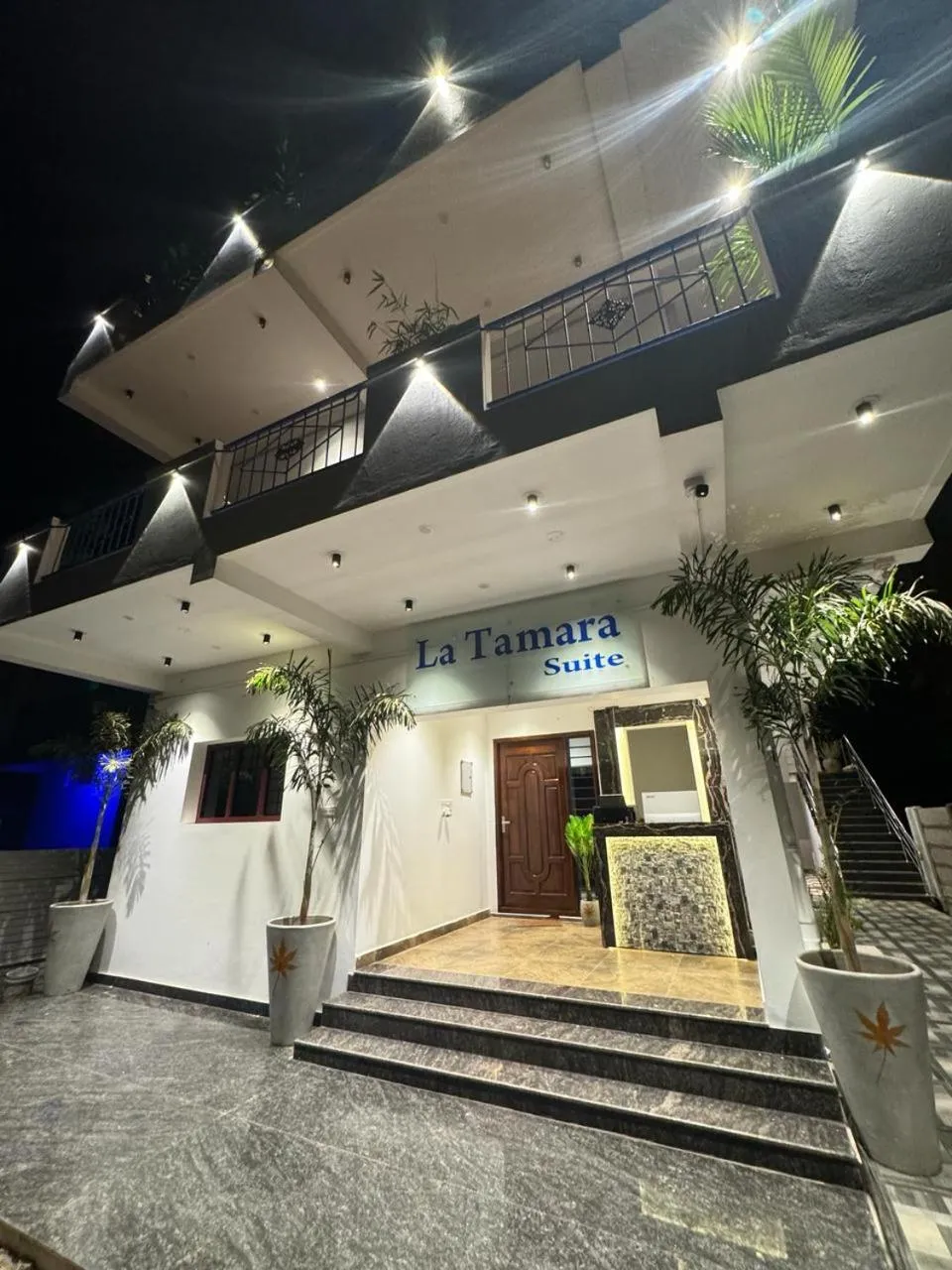Property building in La Tamara Suite - TIE