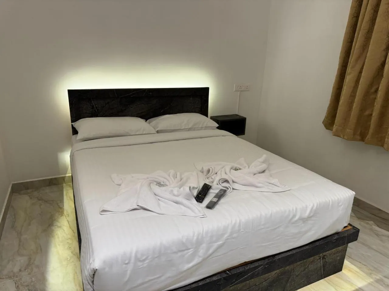 Bed in La Tamara Suite - TIE