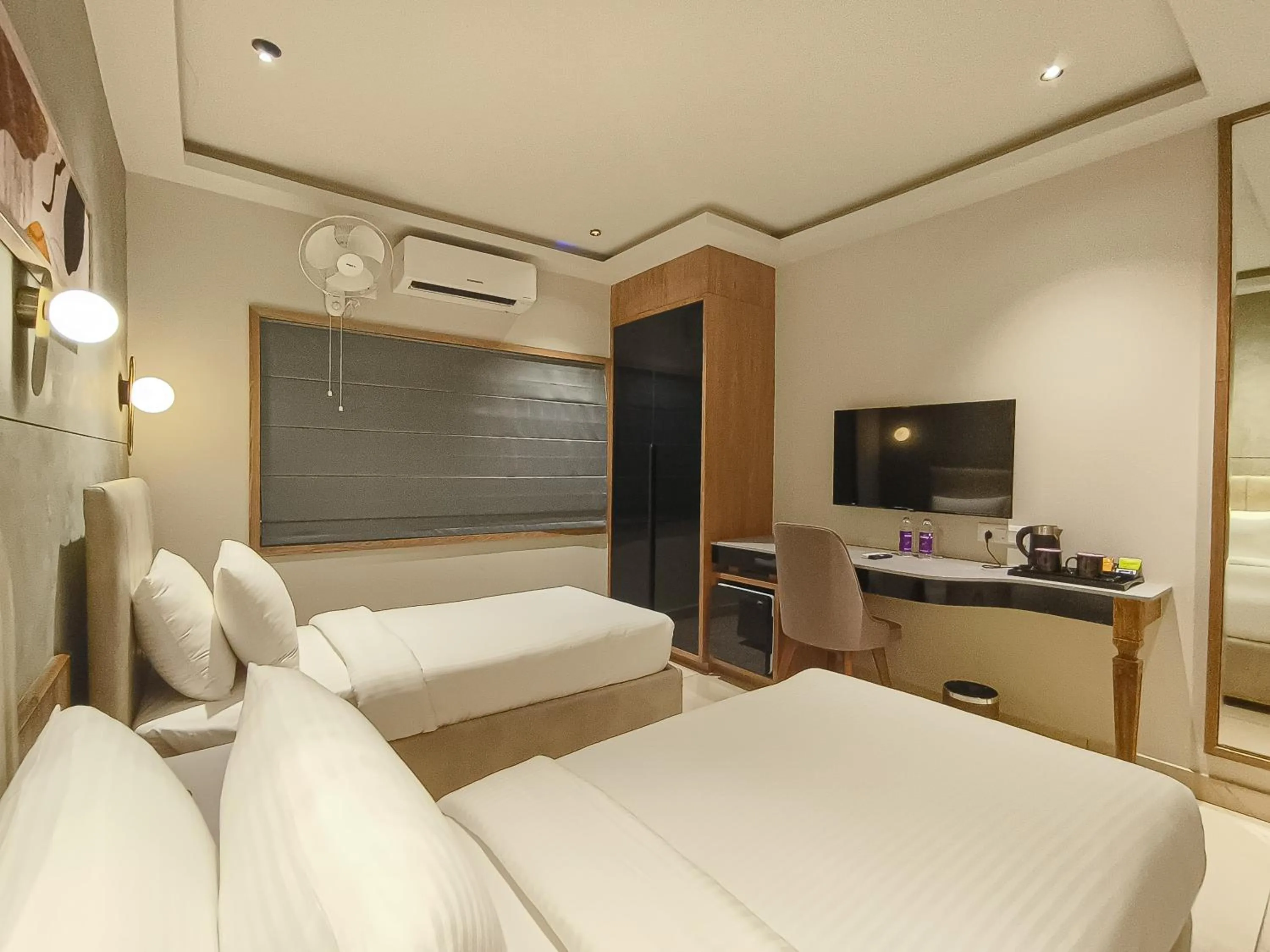 Bedroom, Bed in Hotel Le Opera