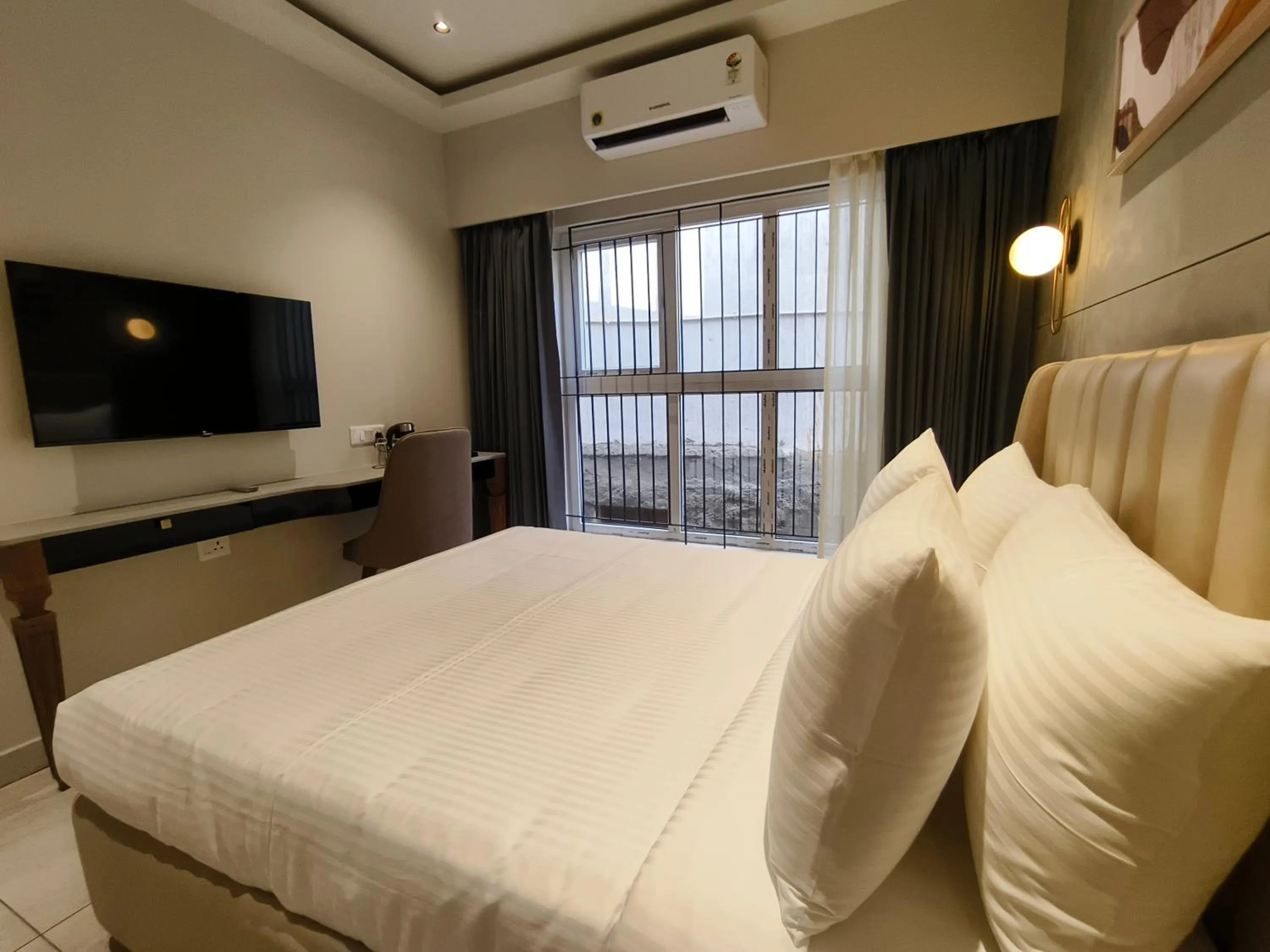 Bed in Hotel Le Opera