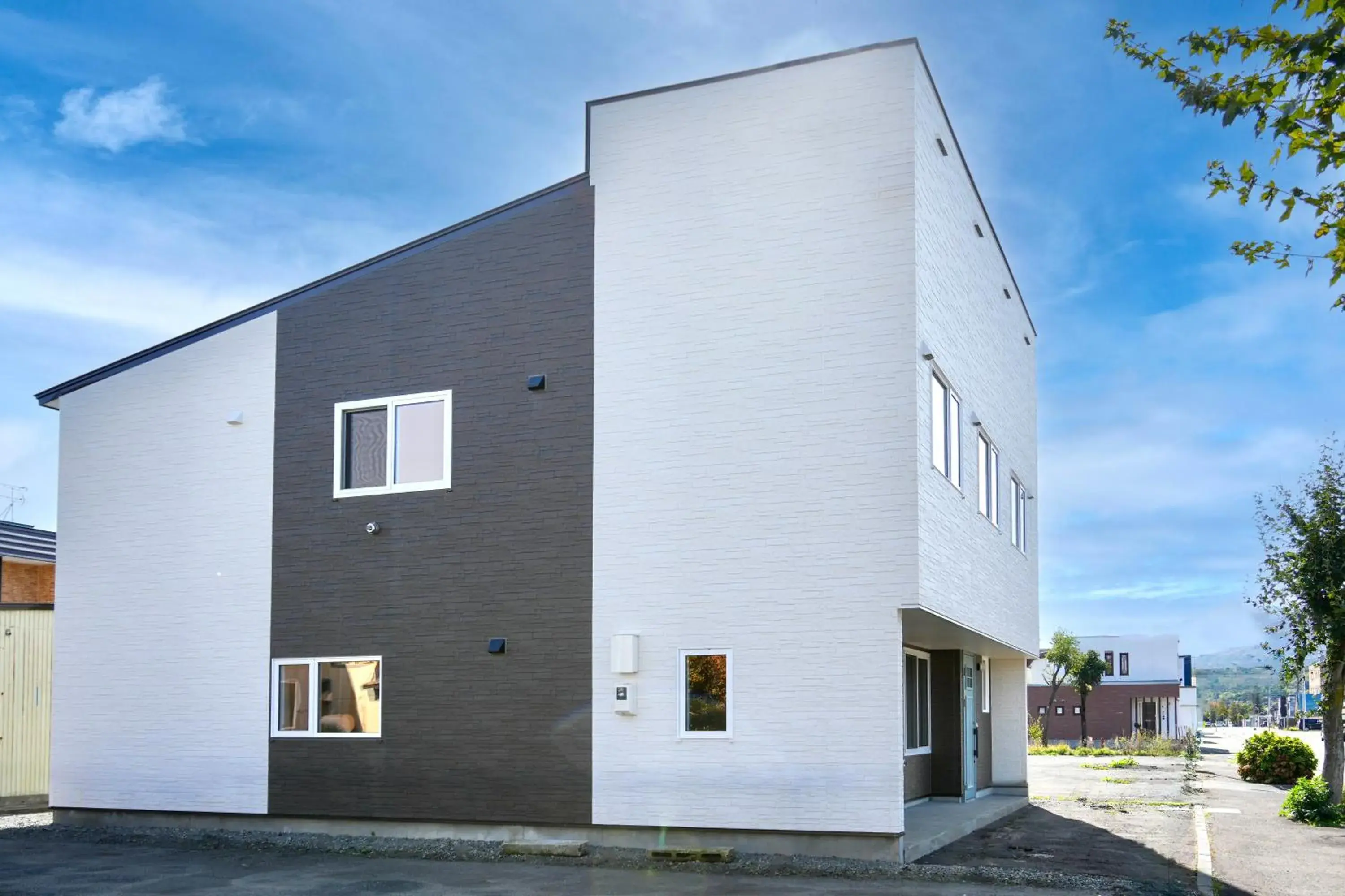 Three-Bedroom Apartment in FuranoSky - White Three-Bedroom Apartment in FuranoSky - White