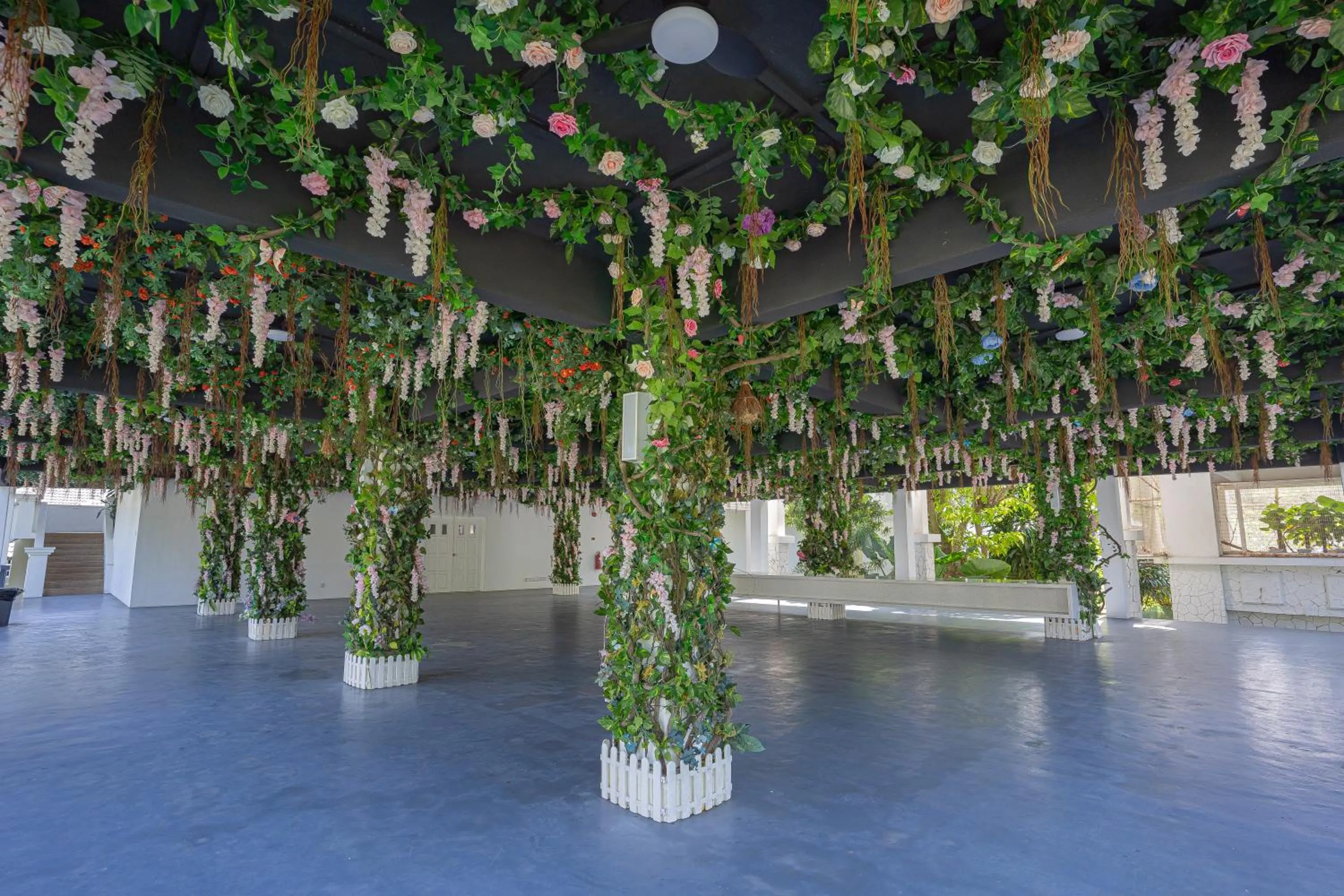 Dining area in BIDONG VIEW RESORT