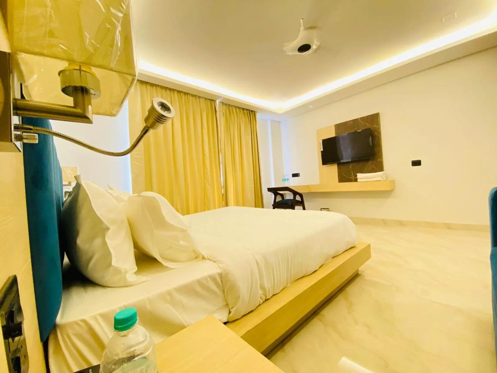 Photo of the whole room, Bed in Hotel Holiday Grand