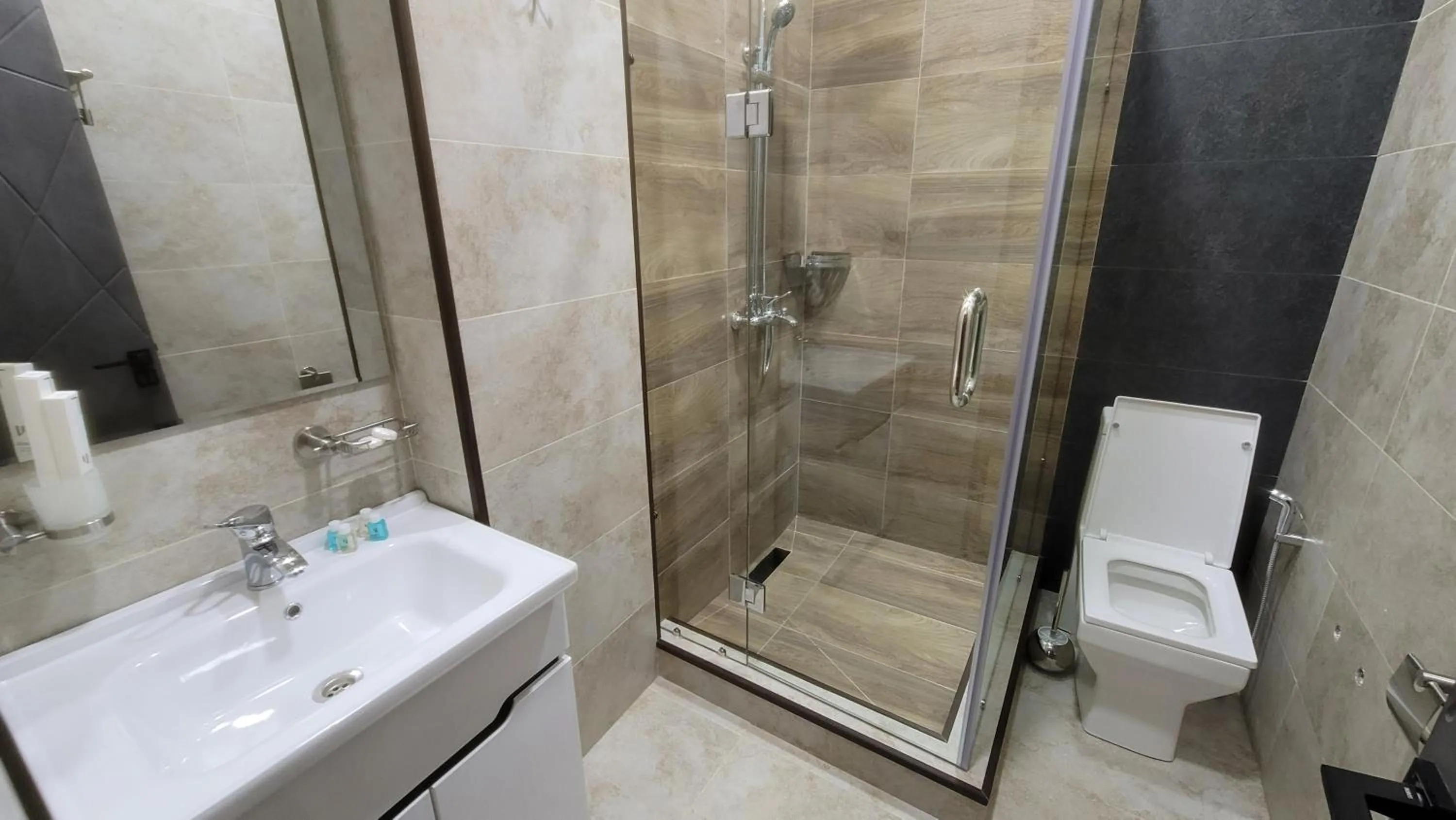 Shower in Homy House Hotel