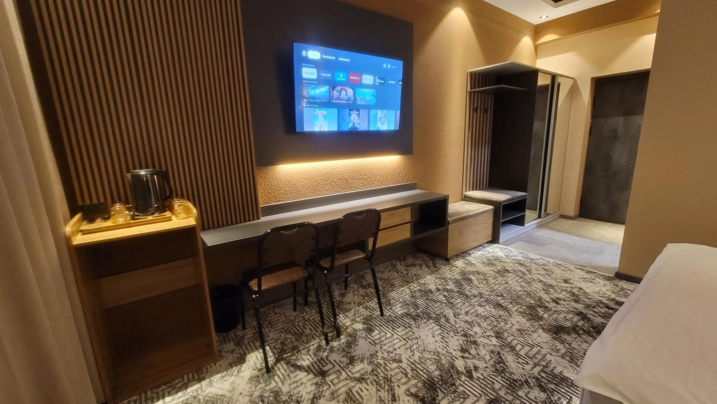 TV and multimedia in Homy House Hotel