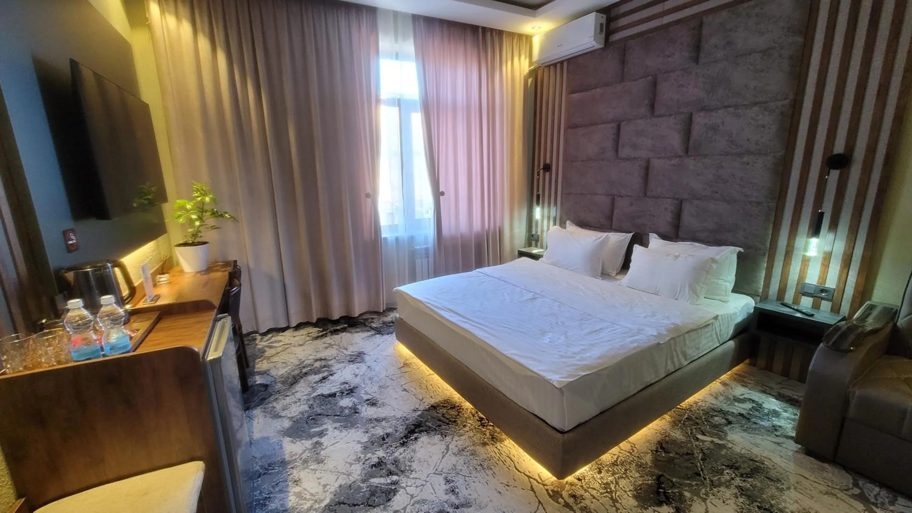 Photo of the whole room, Bed in Homy House Hotel