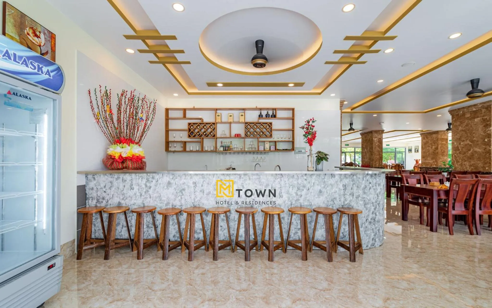 Restaurant/places to eat in Luxy Park Hotel & Apartments - MTown