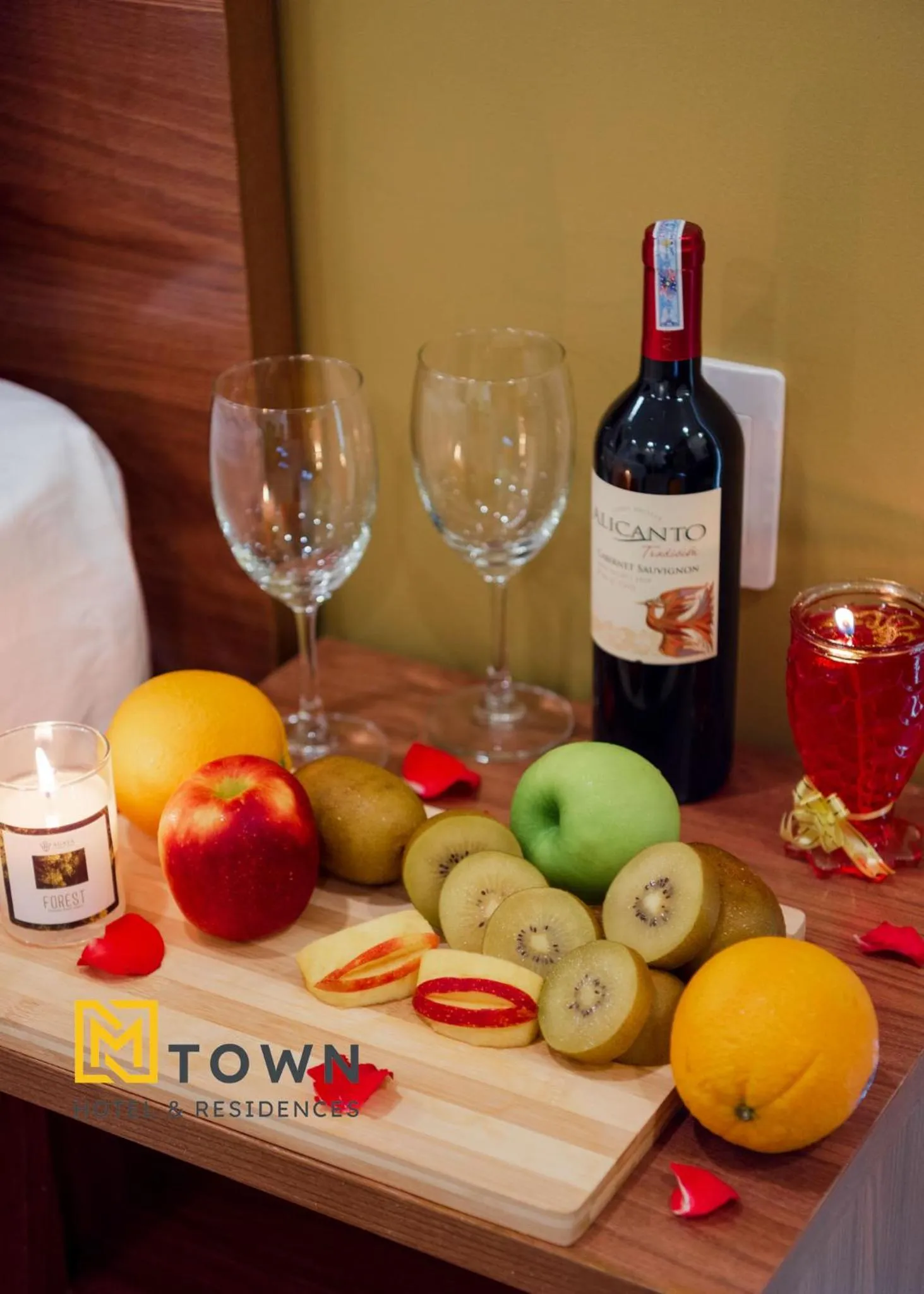 Food and drinks in Luxy Park Hotel & Apartments - MTown