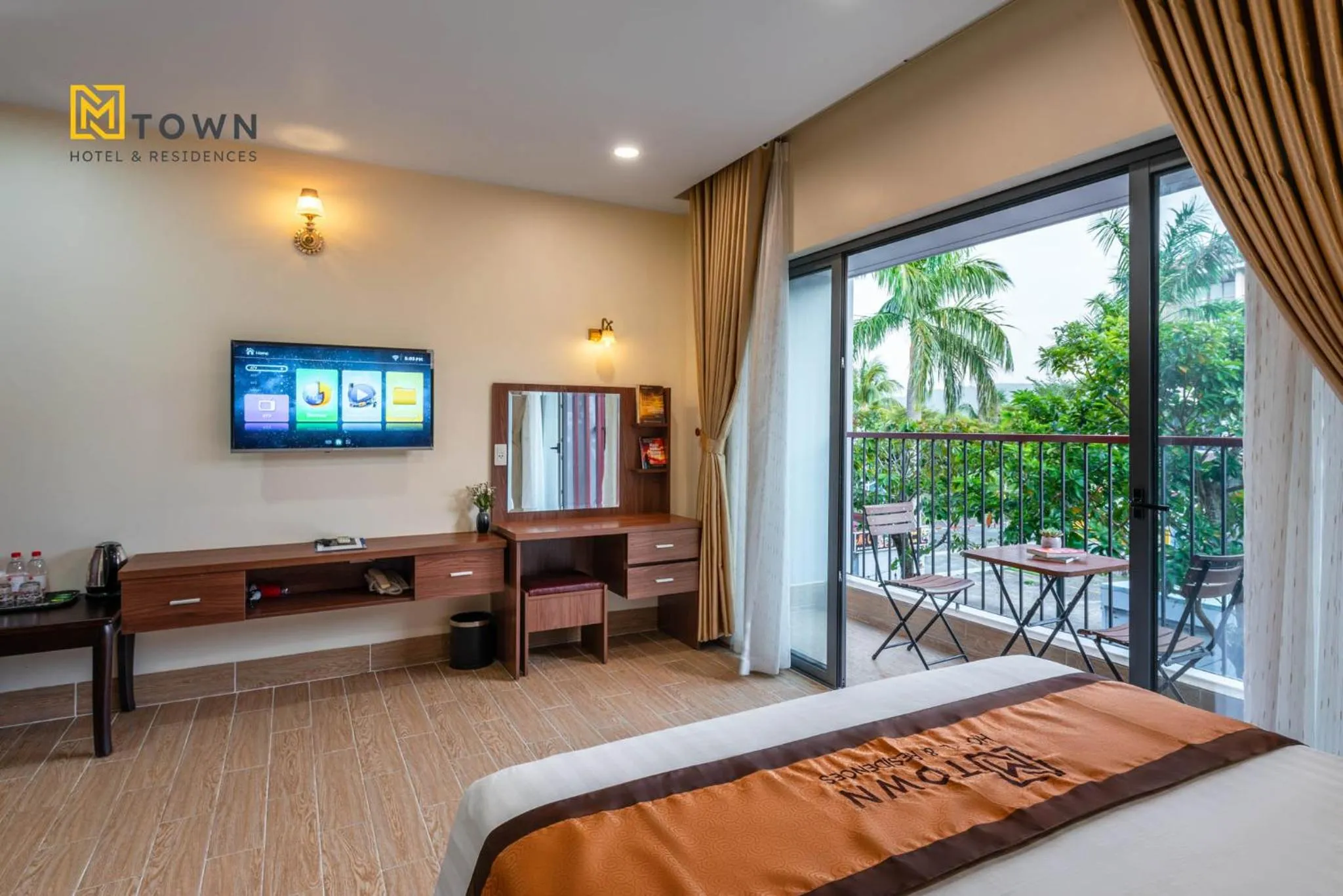 Communal lounge/ TV room, Bed in Luxy Park Hotel & Apartments - MTown