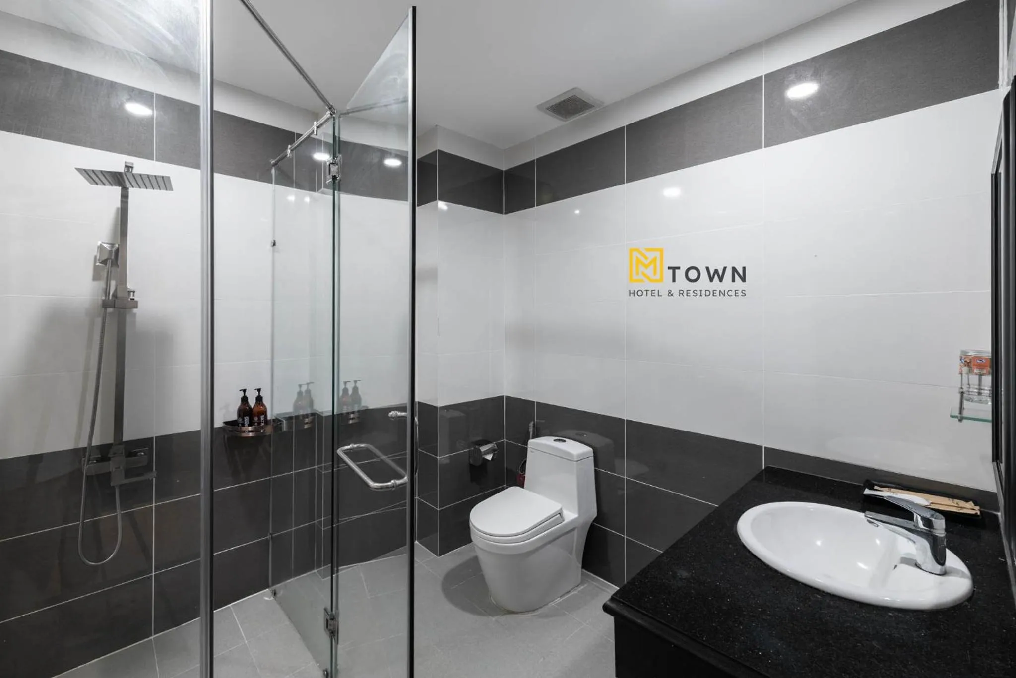Shower in Luxy Park Hotel & Apartments - MTown