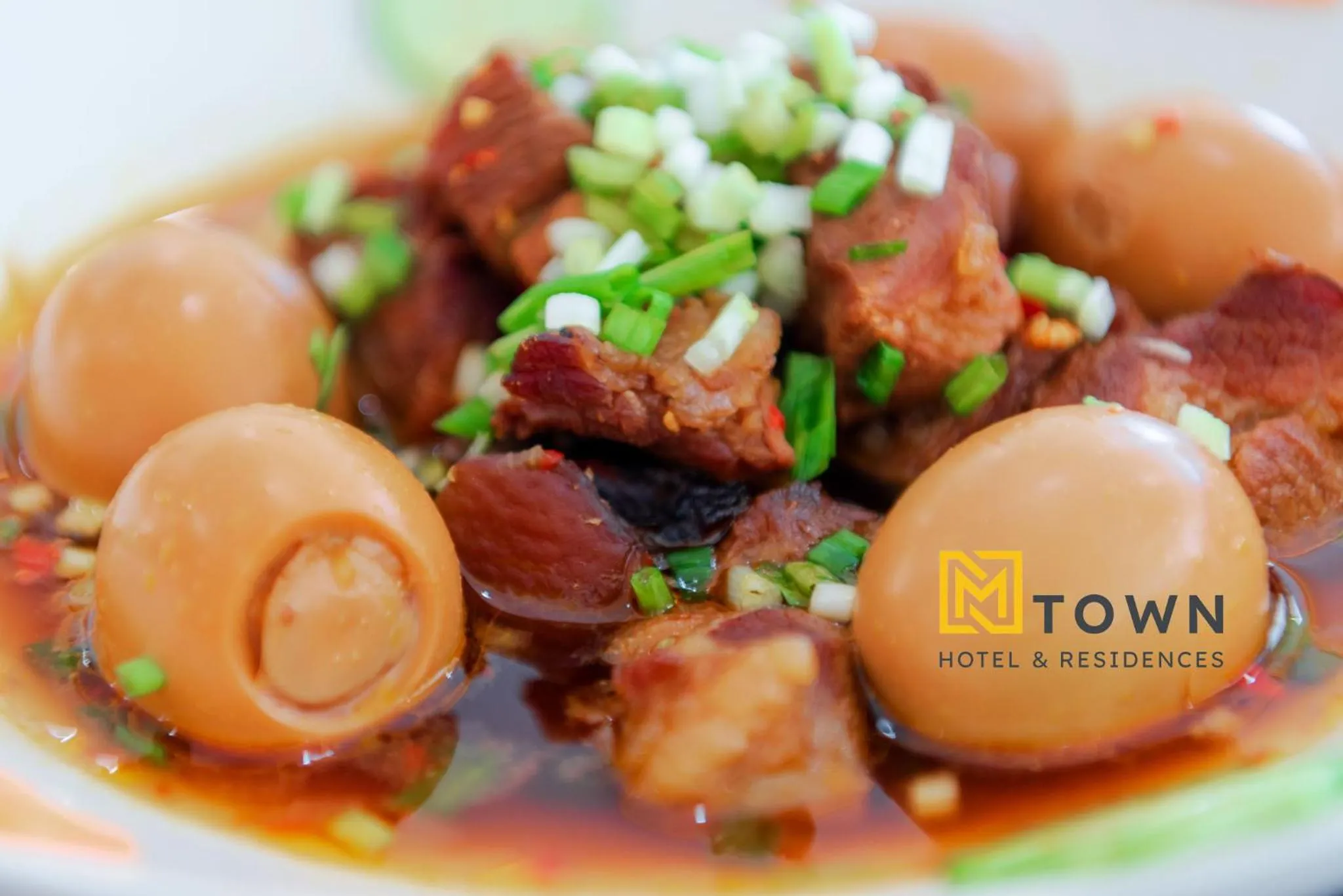 Restaurant/places to eat in Luxy Park Hotel & Apartments - MTown