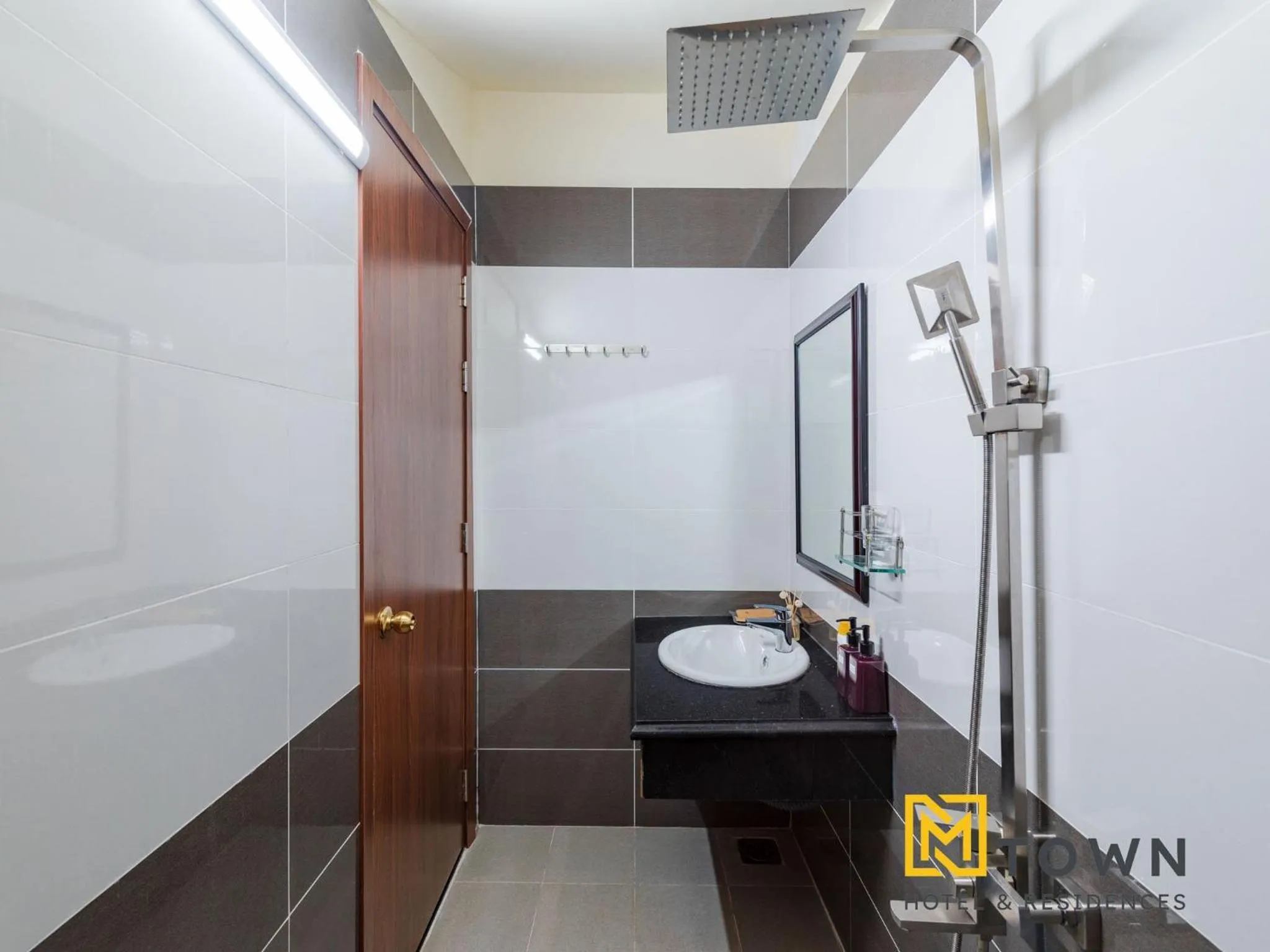 Shower in Luxy Park Hotel & Apartments - MTown
