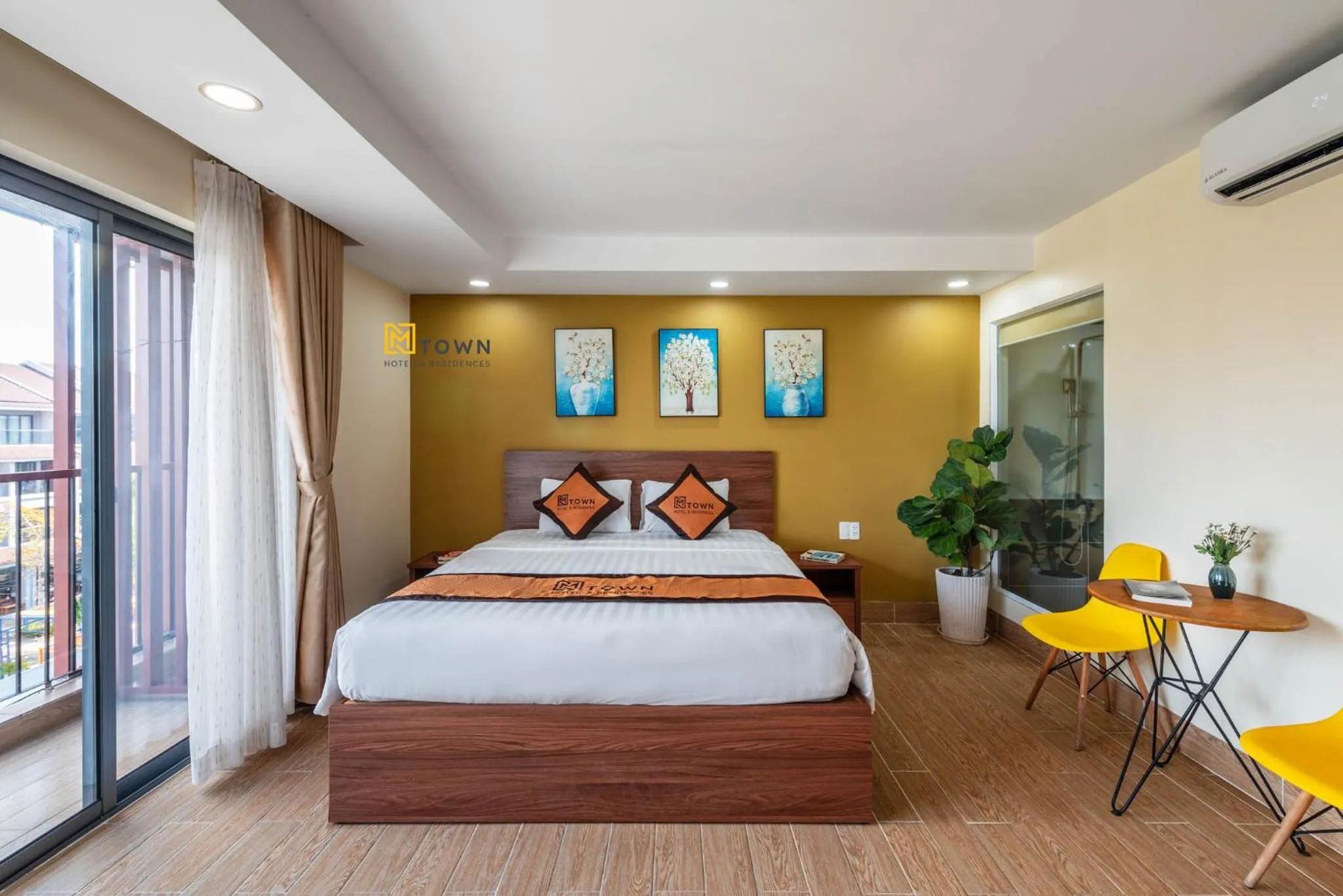 Patio, Bed in Luxy Park Hotel & Apartments - MTown