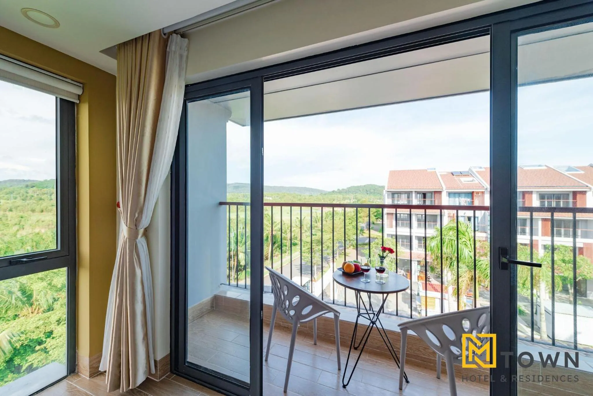 Spring in Luxy Park Hotel & Apartments - MTown