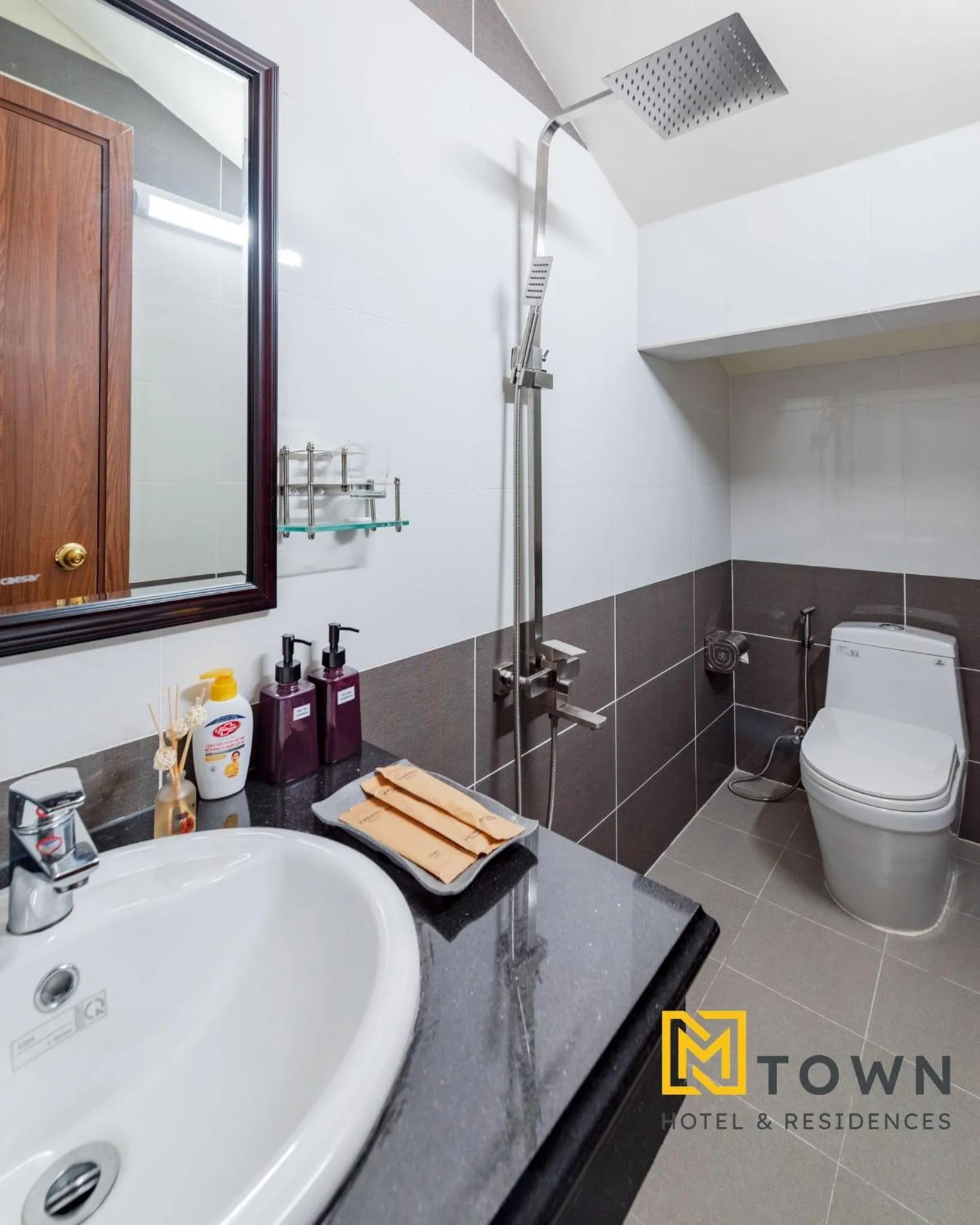 Shower in Luxy Park Hotel & Apartments - MTown
