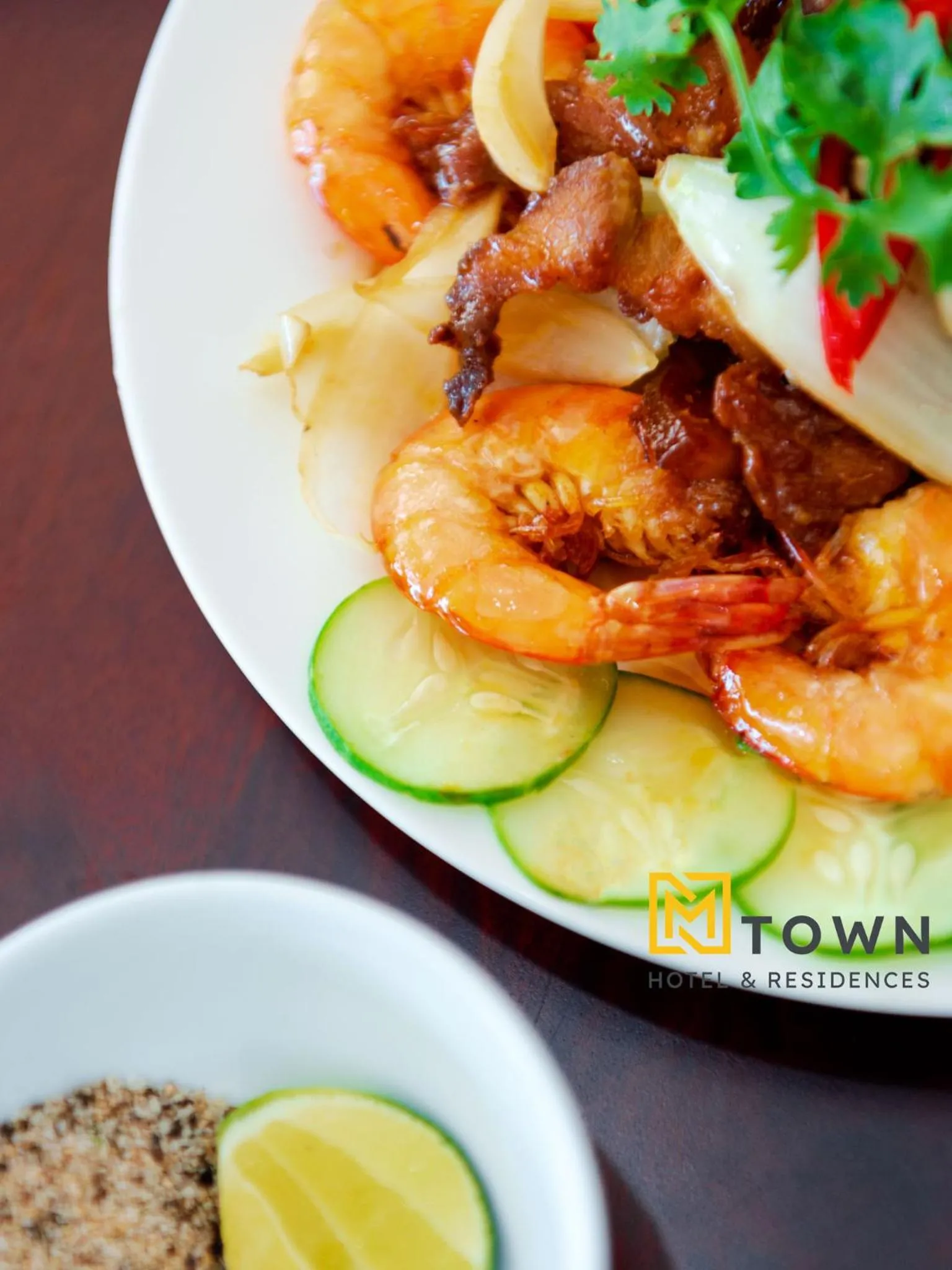 Restaurant/places to eat in Luxy Park Hotel & Apartments - MTown