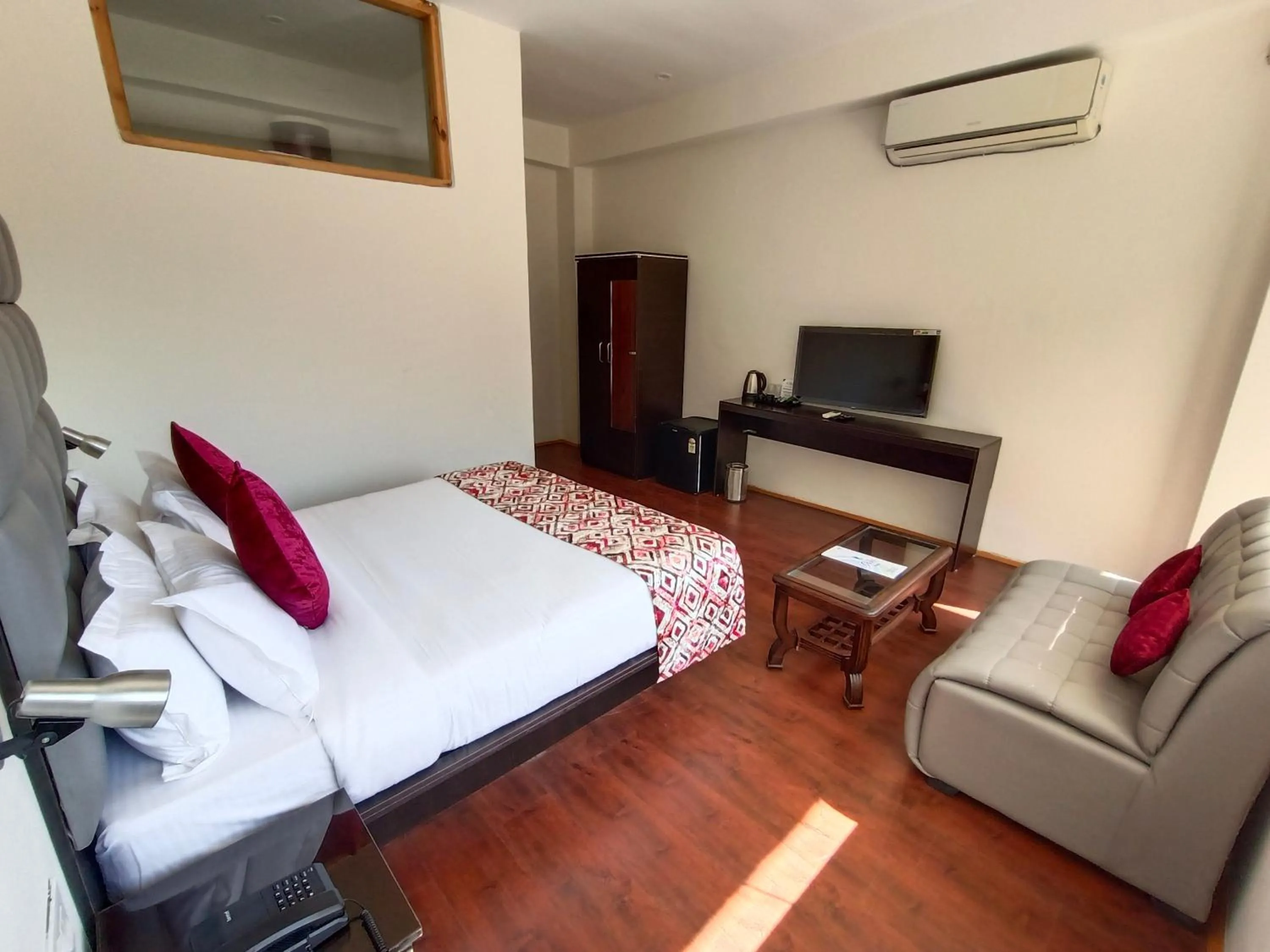 Bedroom, Bed in Gezellig Inn - Hotel Oasis