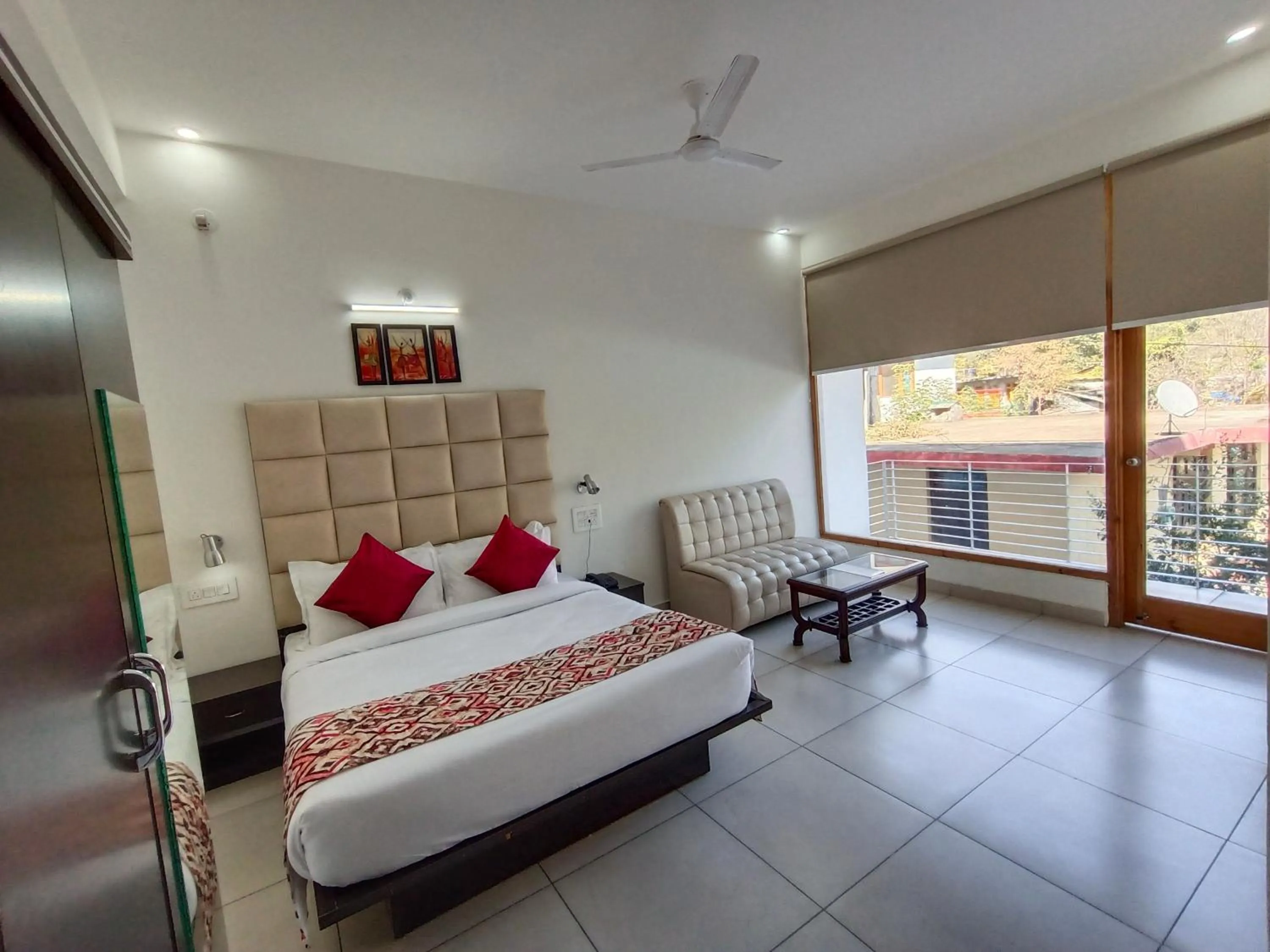 Bedroom, Bed in Gezellig Inn - Hotel Oasis