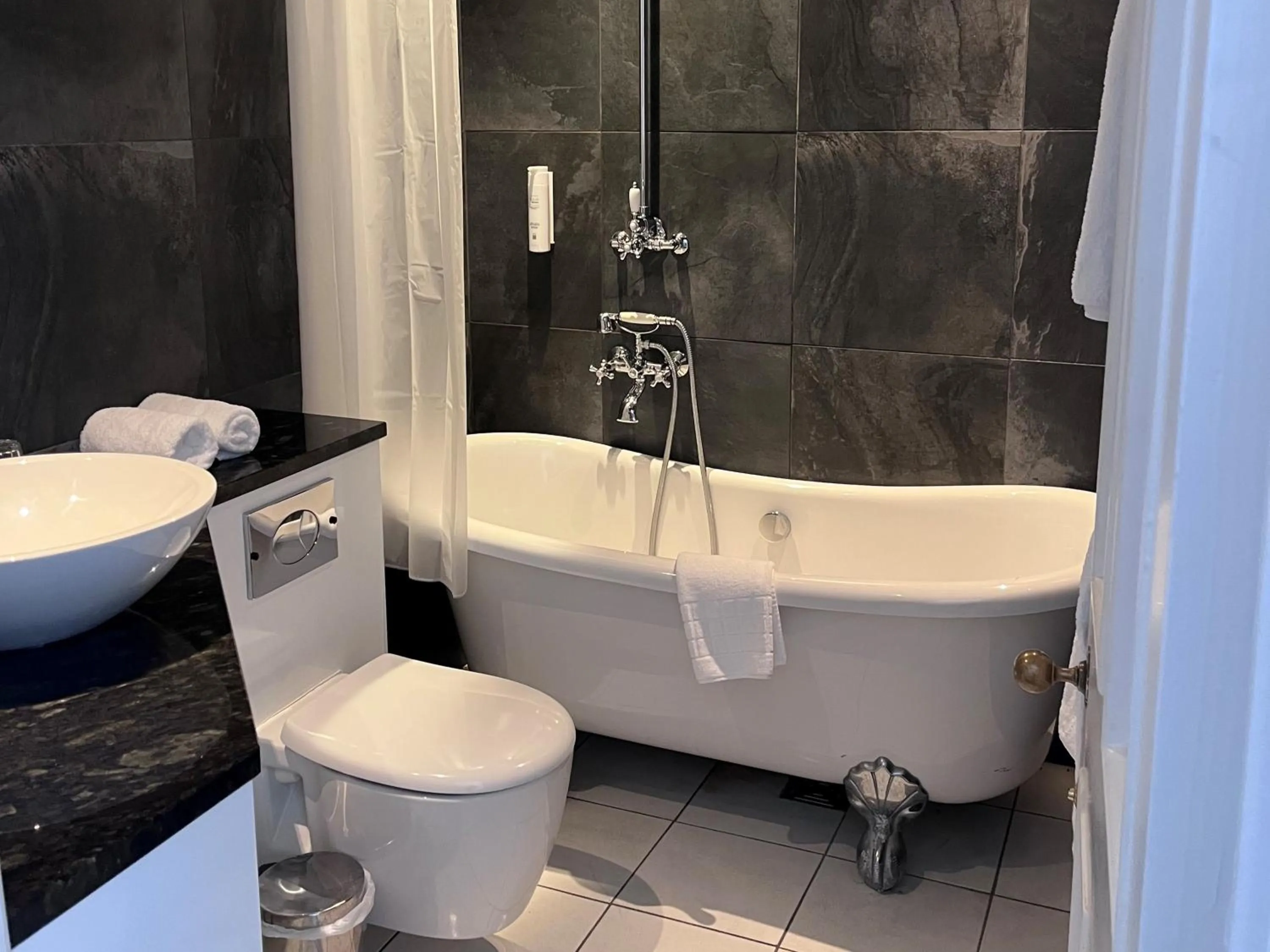 Bathroom in Ruthin Castle Hotel and Spa