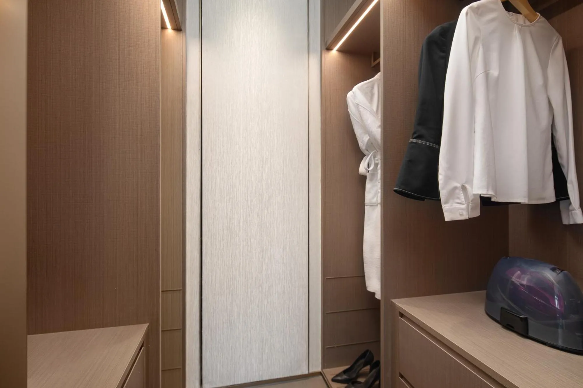 wardrobe in Ascott Pazhou Guangzhou