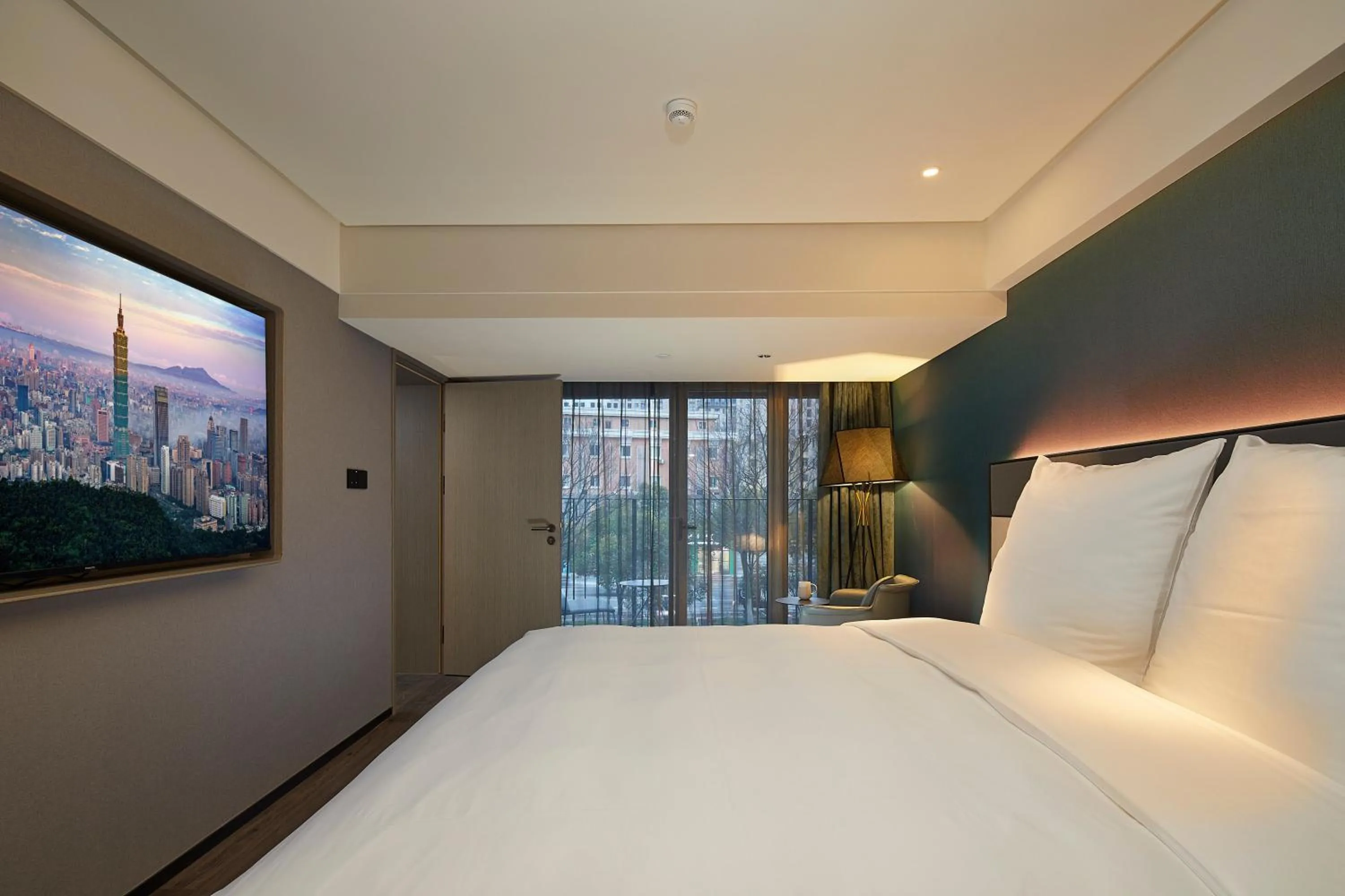 Photo of the whole room, Bed in Intercity Yangzhou Slender West Lake