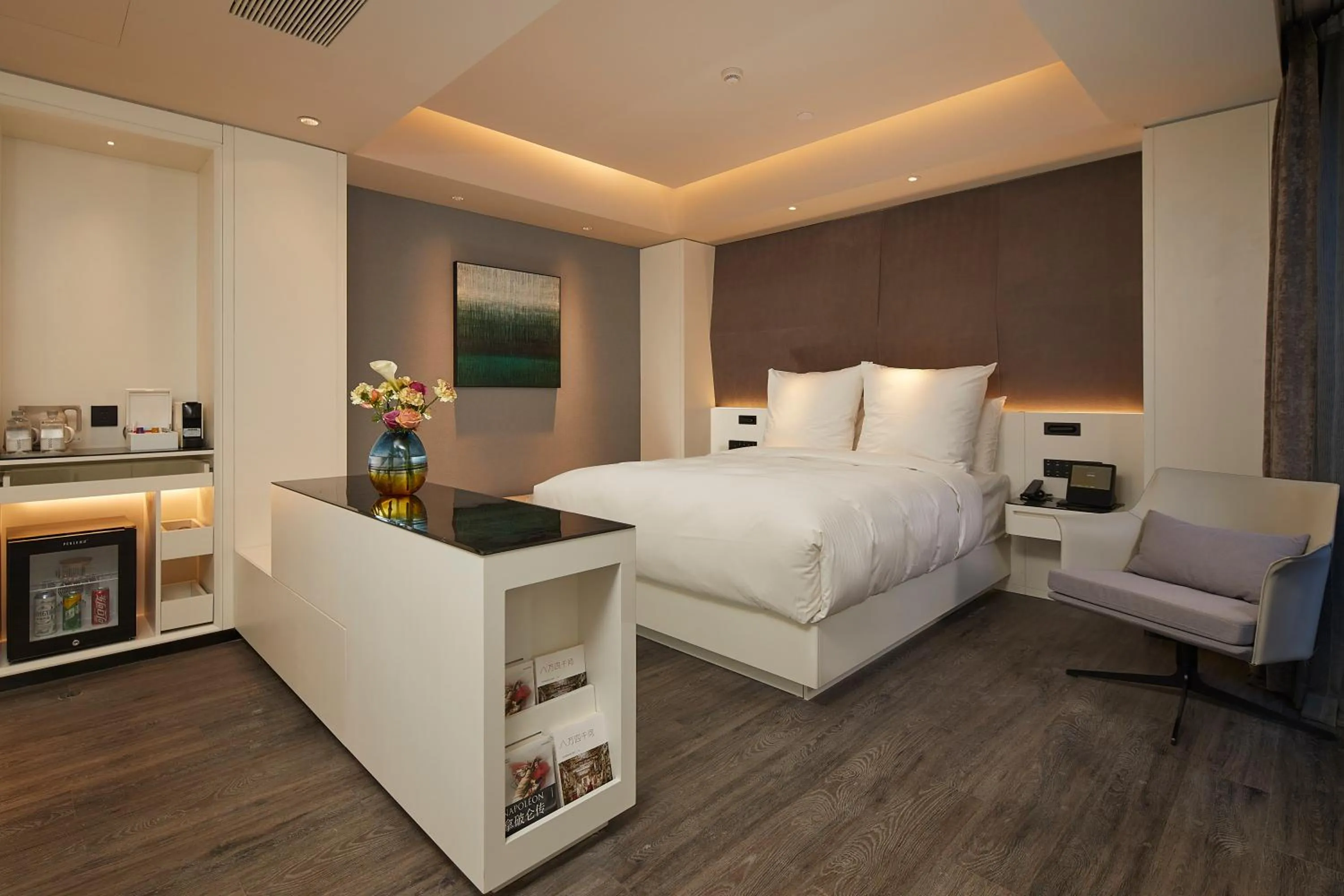 Photo of the whole room, Bed in Intercity Yangzhou Slender West Lake