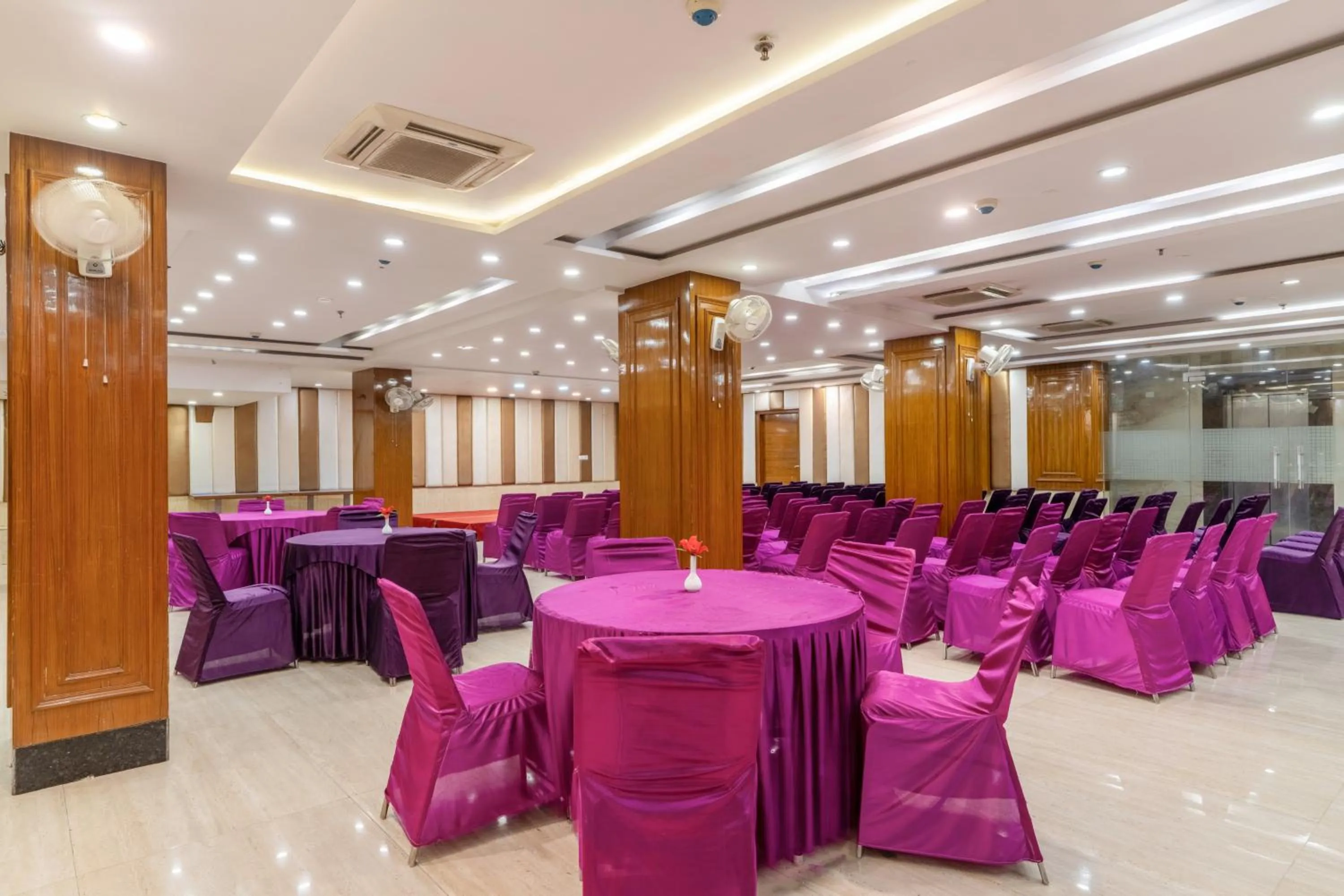 Banquet/Function facilities in Treebo Premium Vinnie - Near Airport