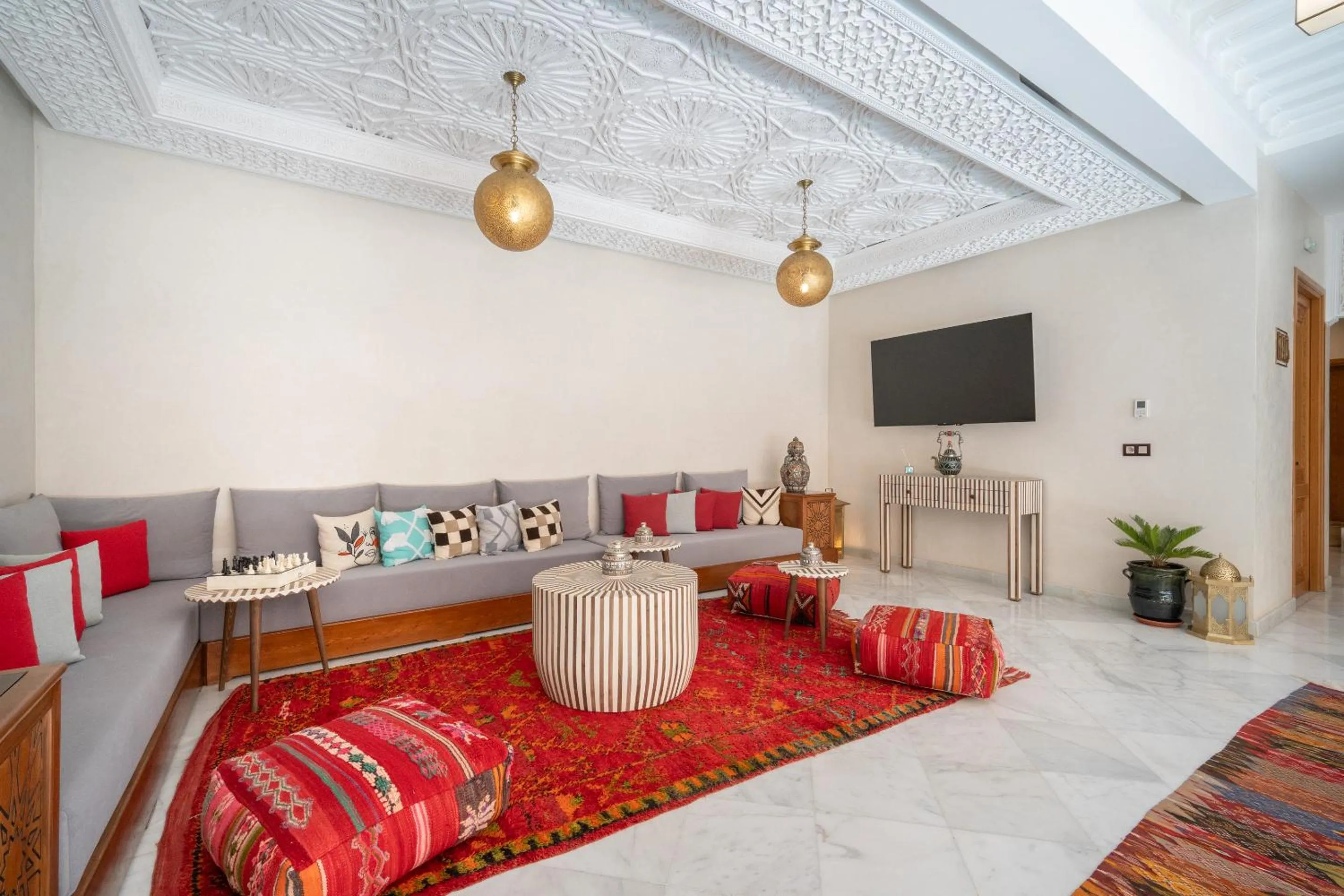 Communal lounge/ TV room, Bed in Riad Atlas Palace & SPA