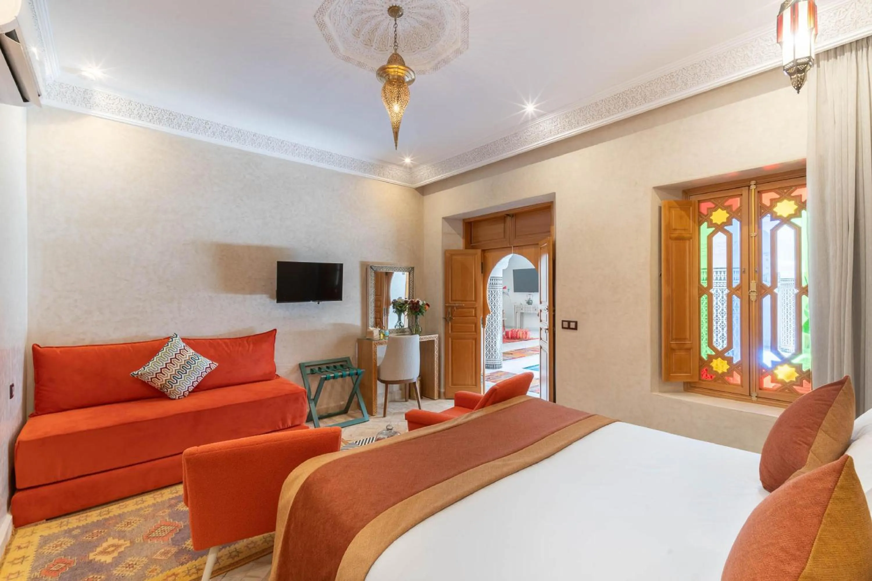 Photo of the whole room, Bed in Riad Atlas Palace & SPA