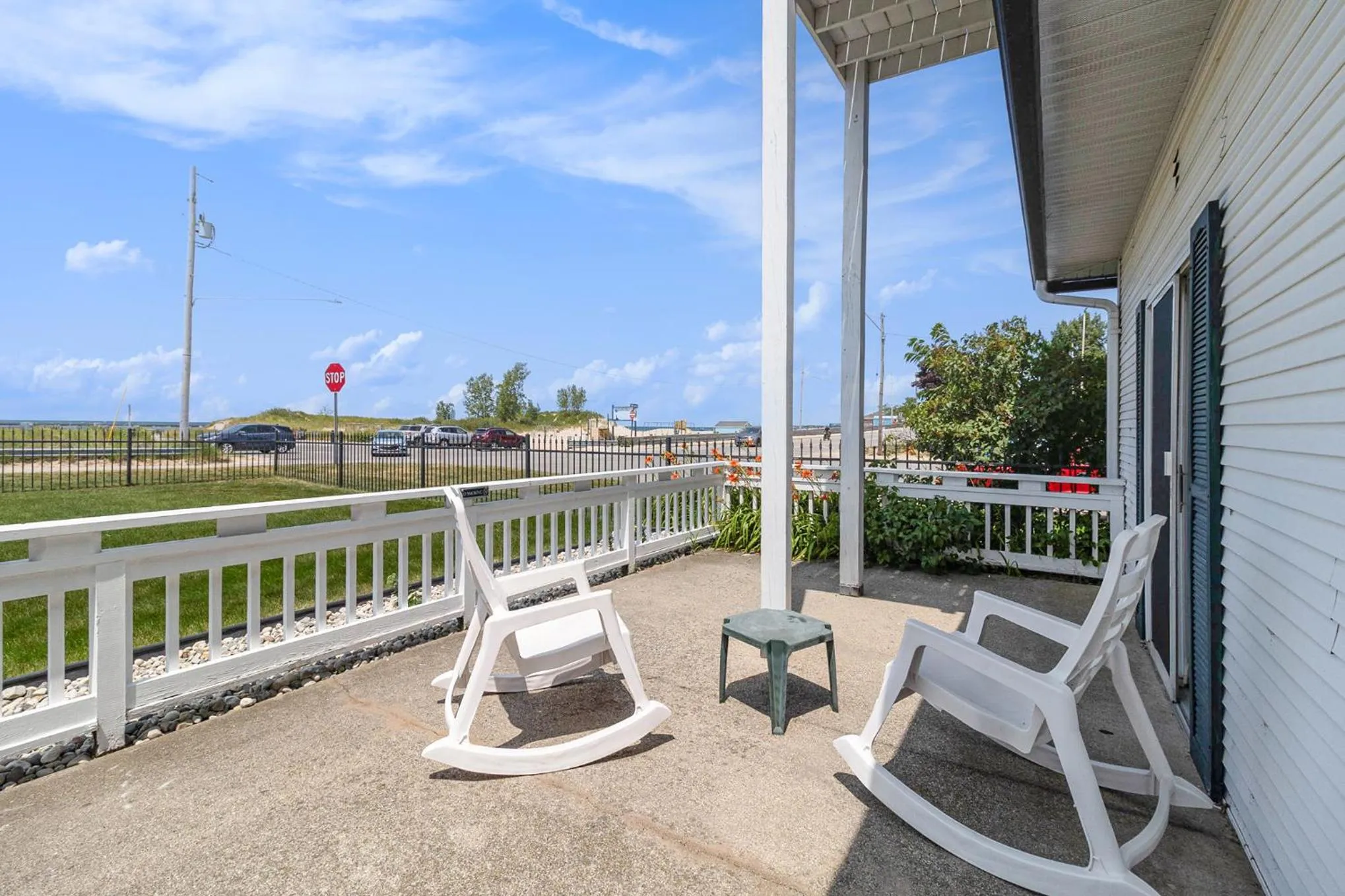 Property building in Snyders Shoreline Inn