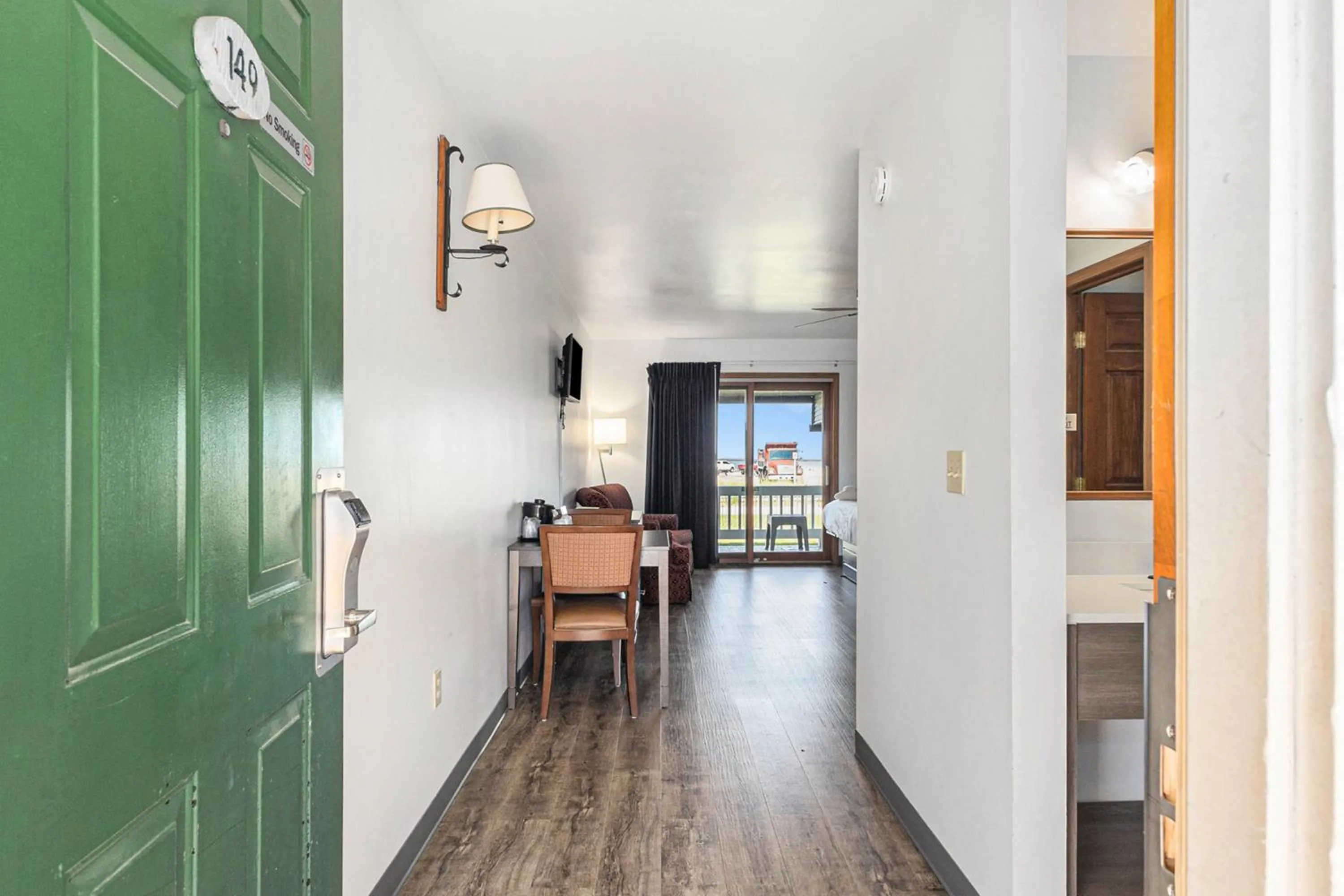 Bed in Snyders Shoreline Inn