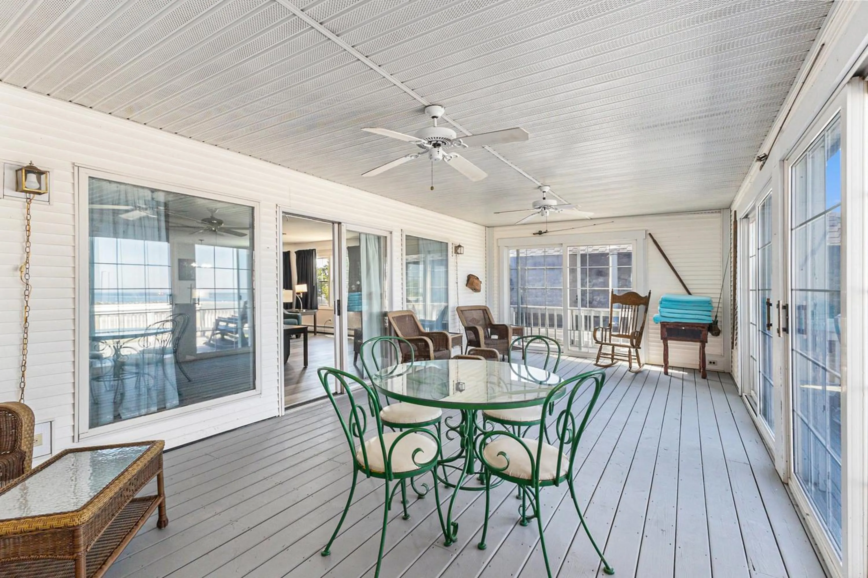 Snyders Shoreline Inn