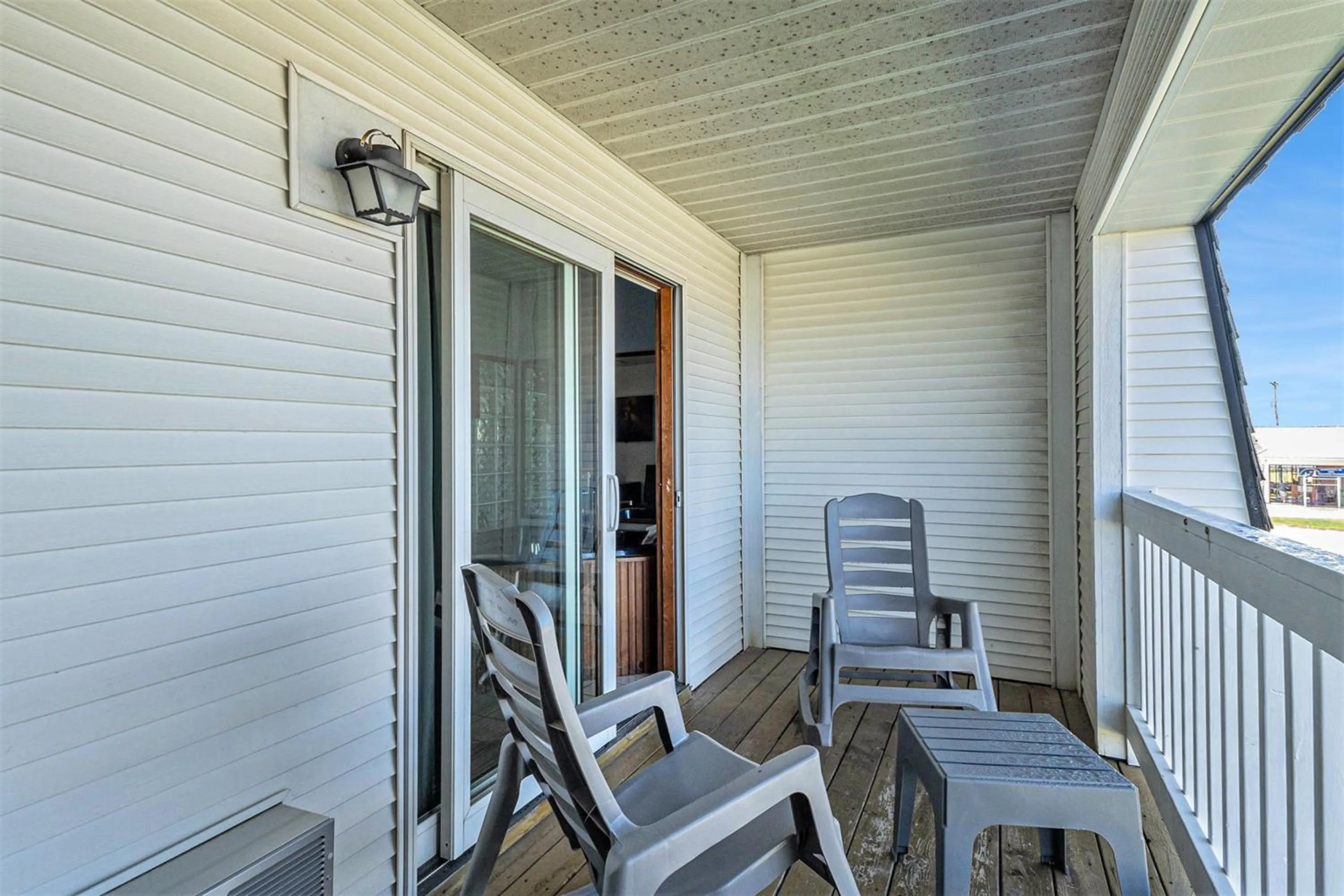 Balcony/Terrace in Snyders Shoreline Inn