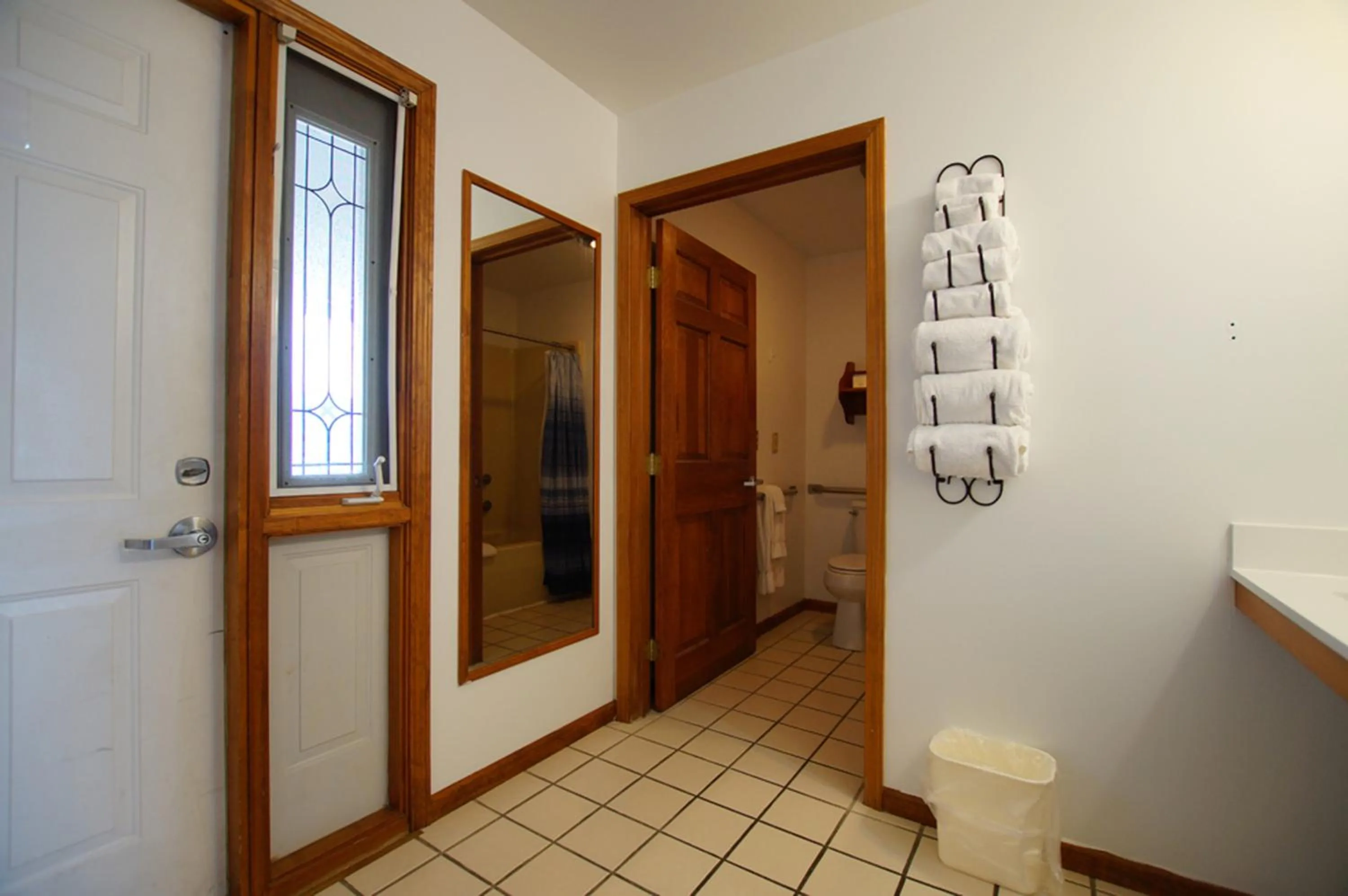 Bathroom in Snyders Shoreline Inn