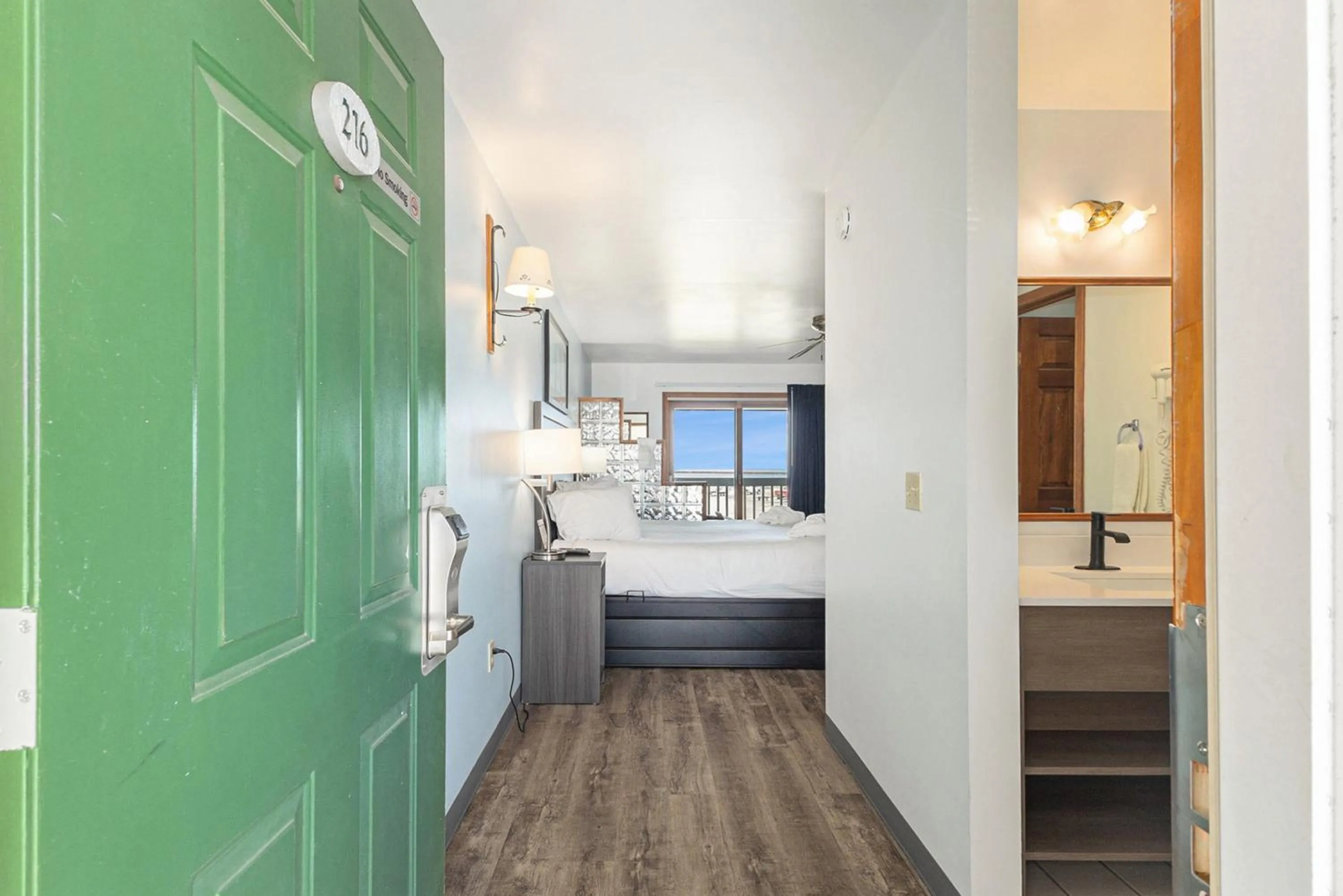 Bed in Snyders Shoreline Inn