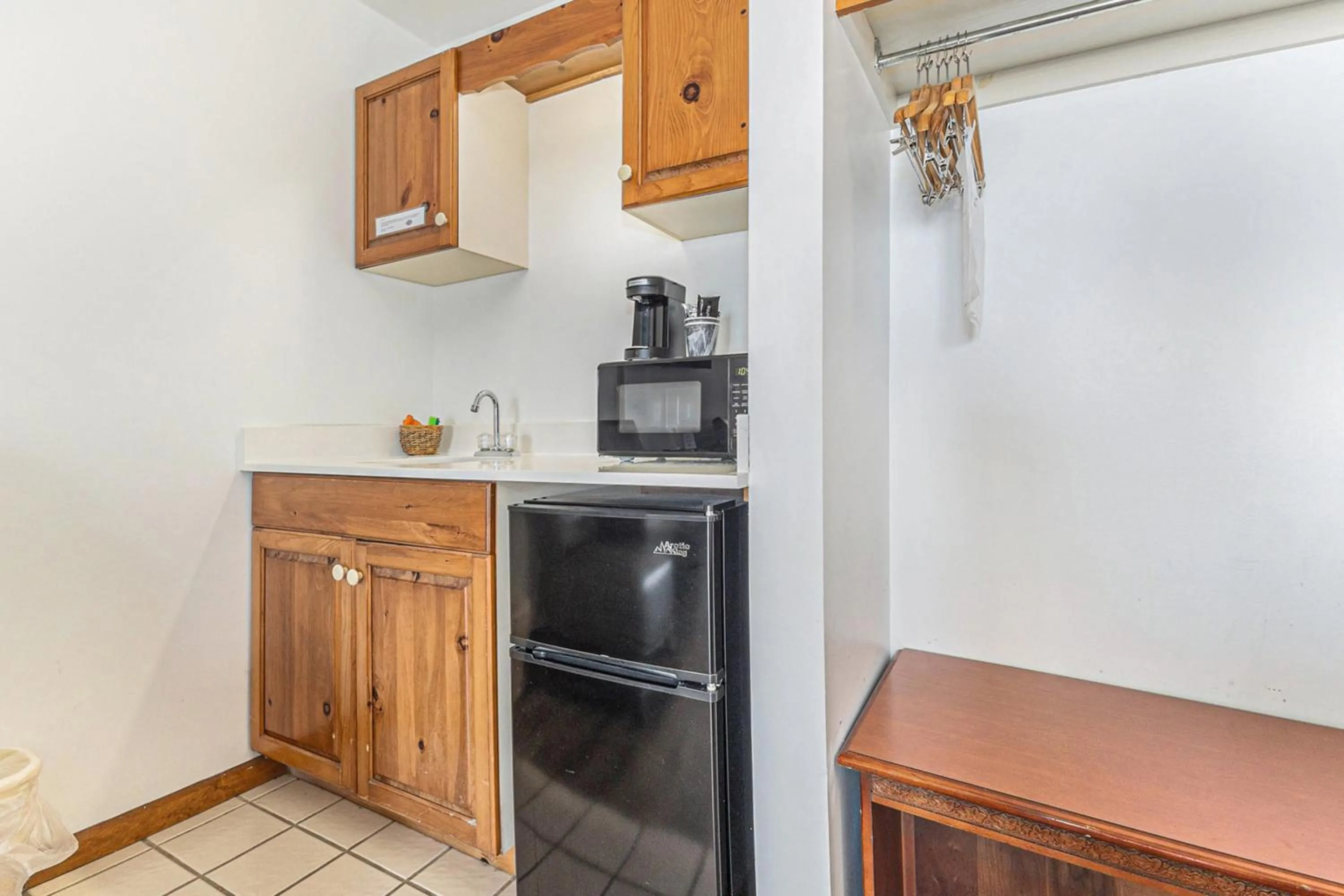 minibar in Snyders Shoreline Inn