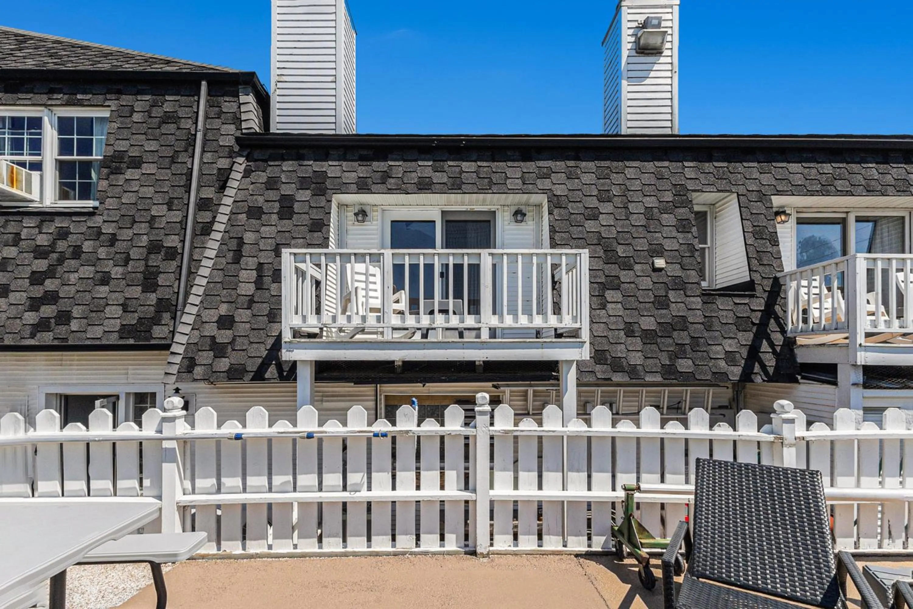 Snyders Shoreline Inn