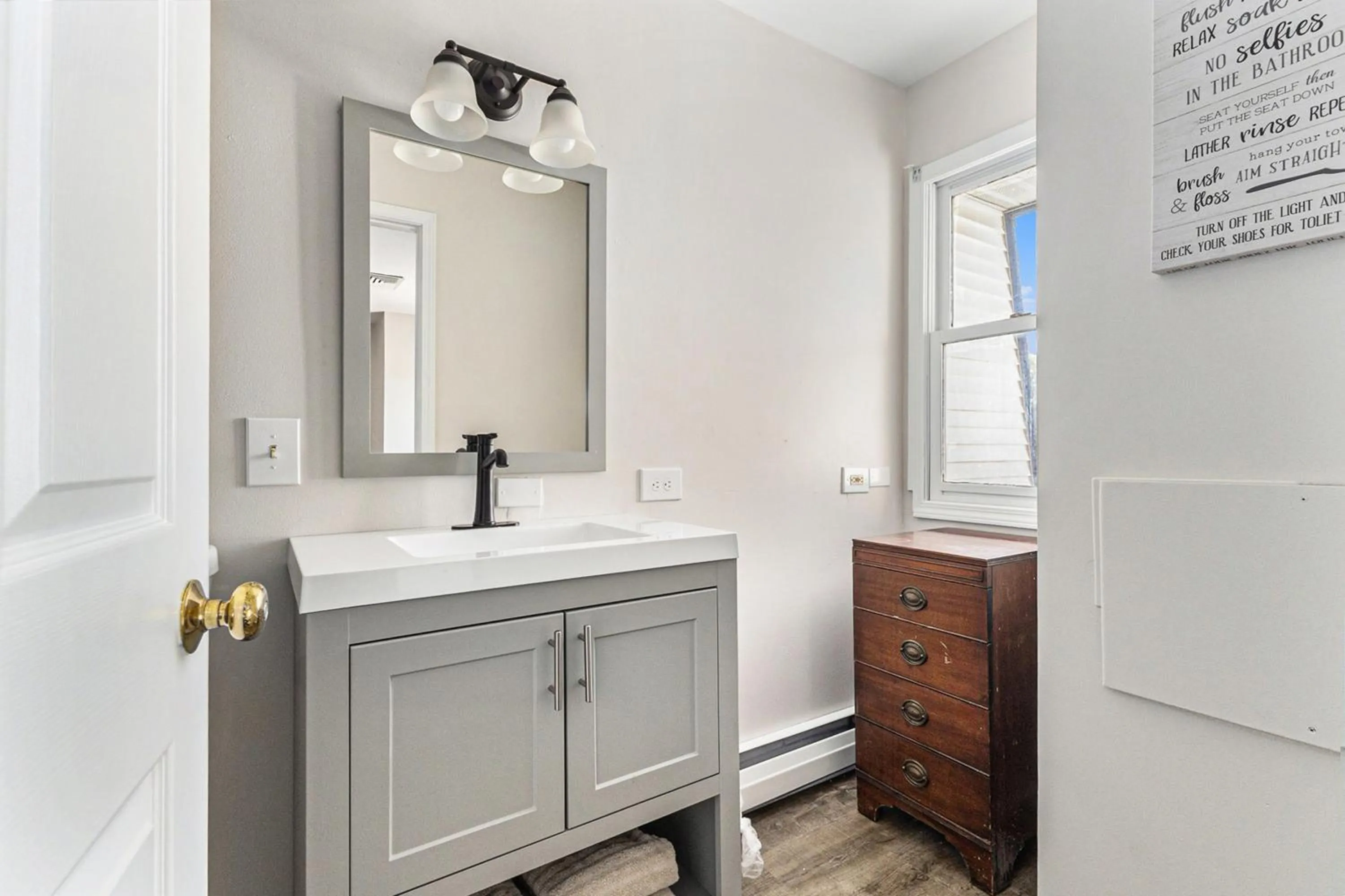 Bathroom in Snyders Shoreline Inn