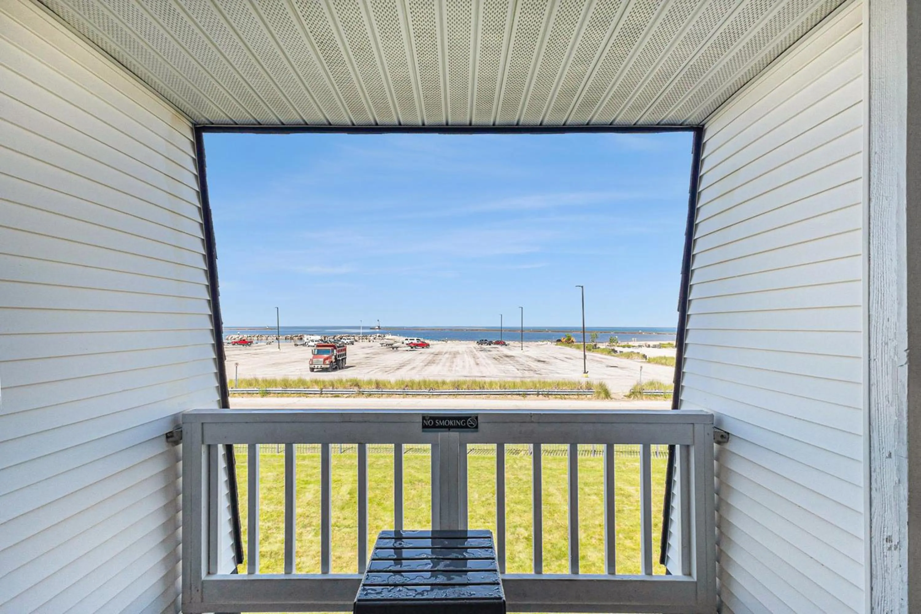 Balcony/Terrace in Snyders Shoreline Inn