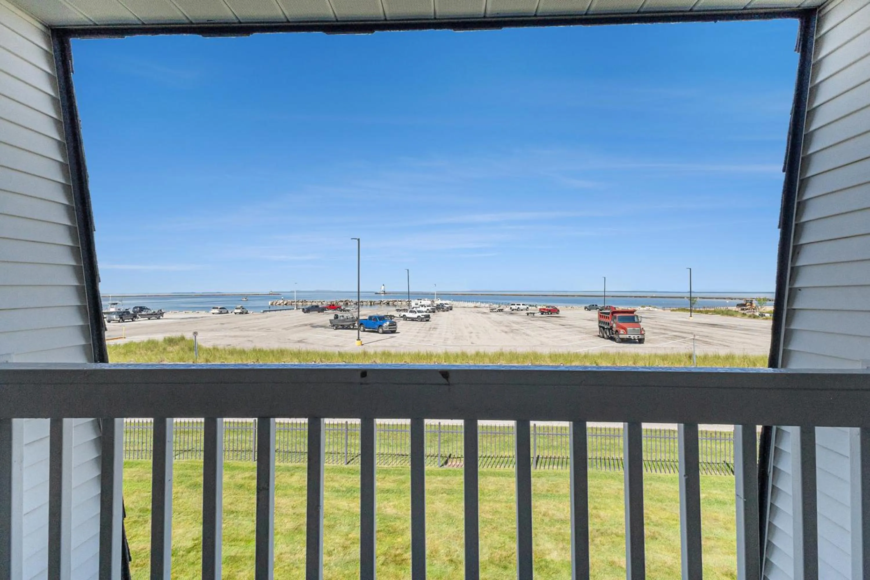 Balcony/Terrace in Snyders Shoreline Inn