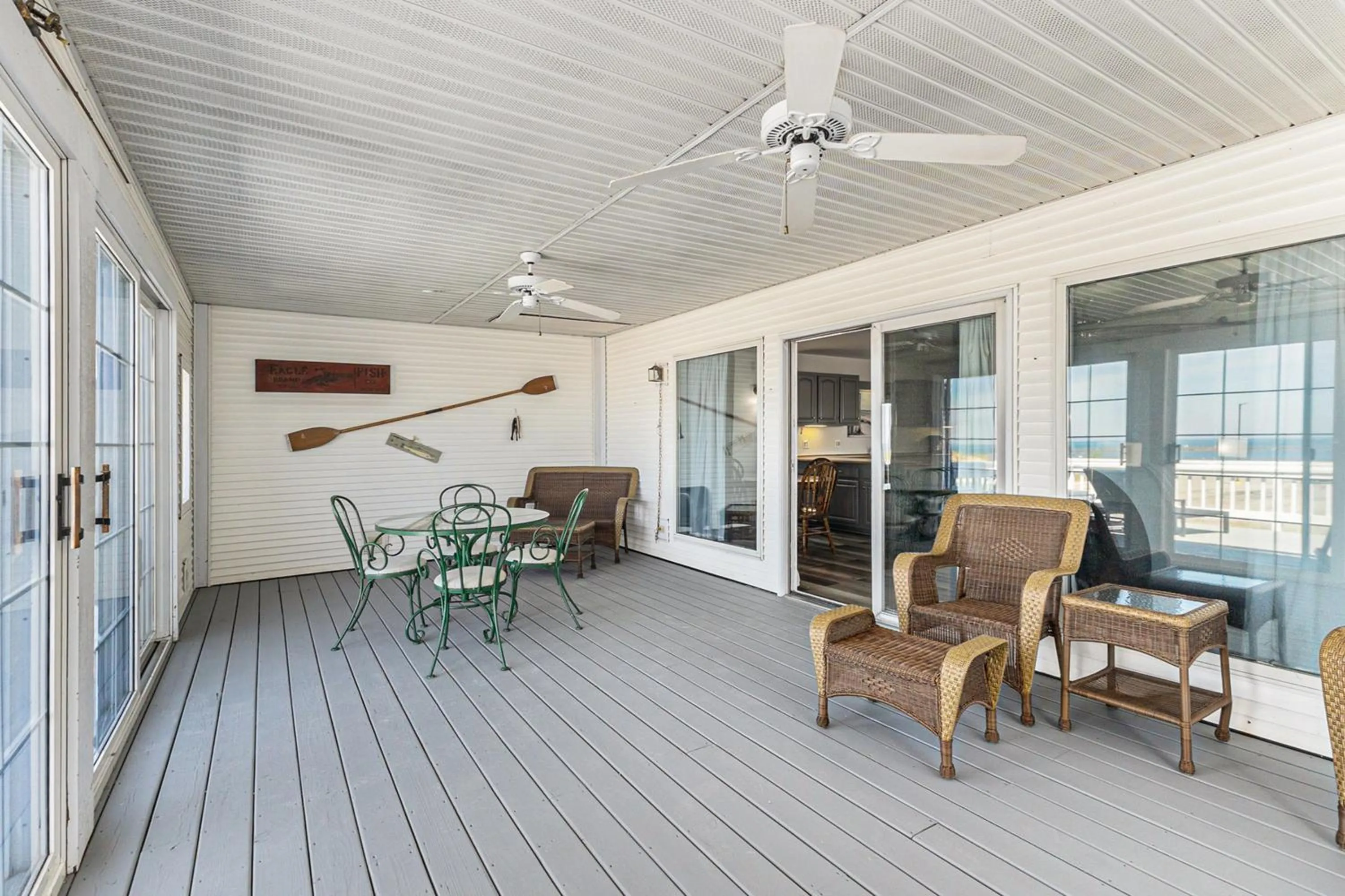 Snyders Shoreline Inn