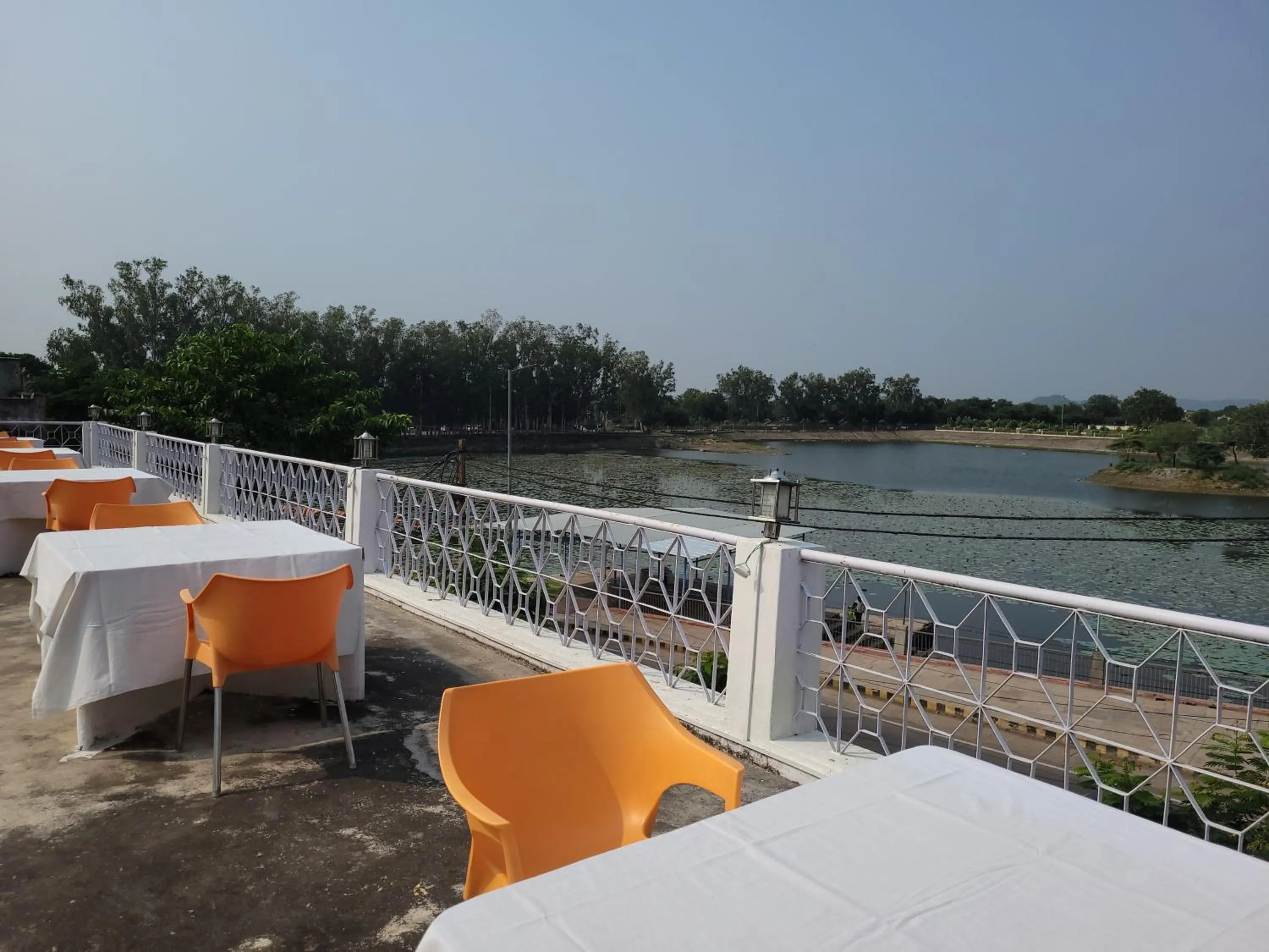 Restaurant/places to eat in Hotel Lakeside