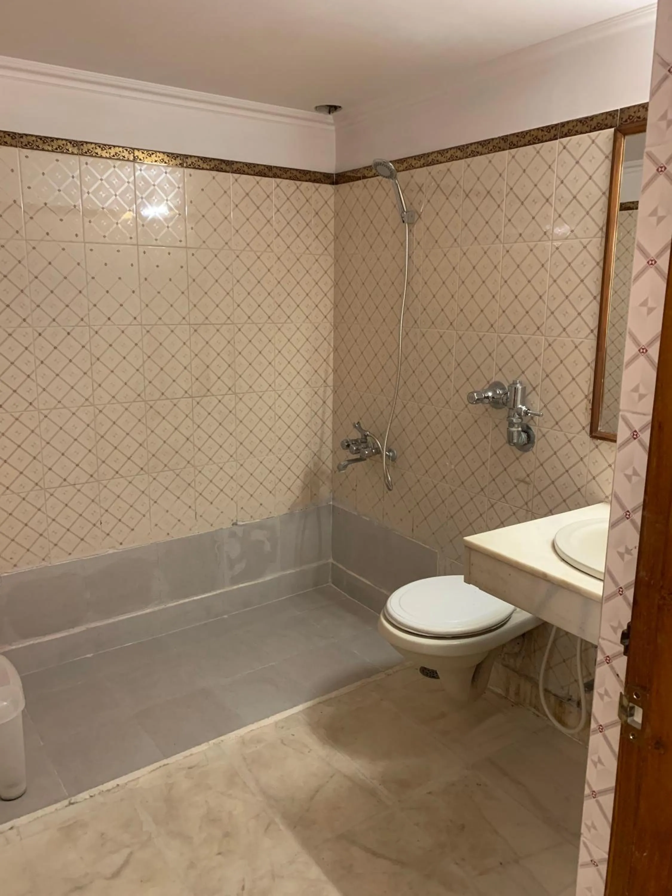 Shower in Hotel Lakeside