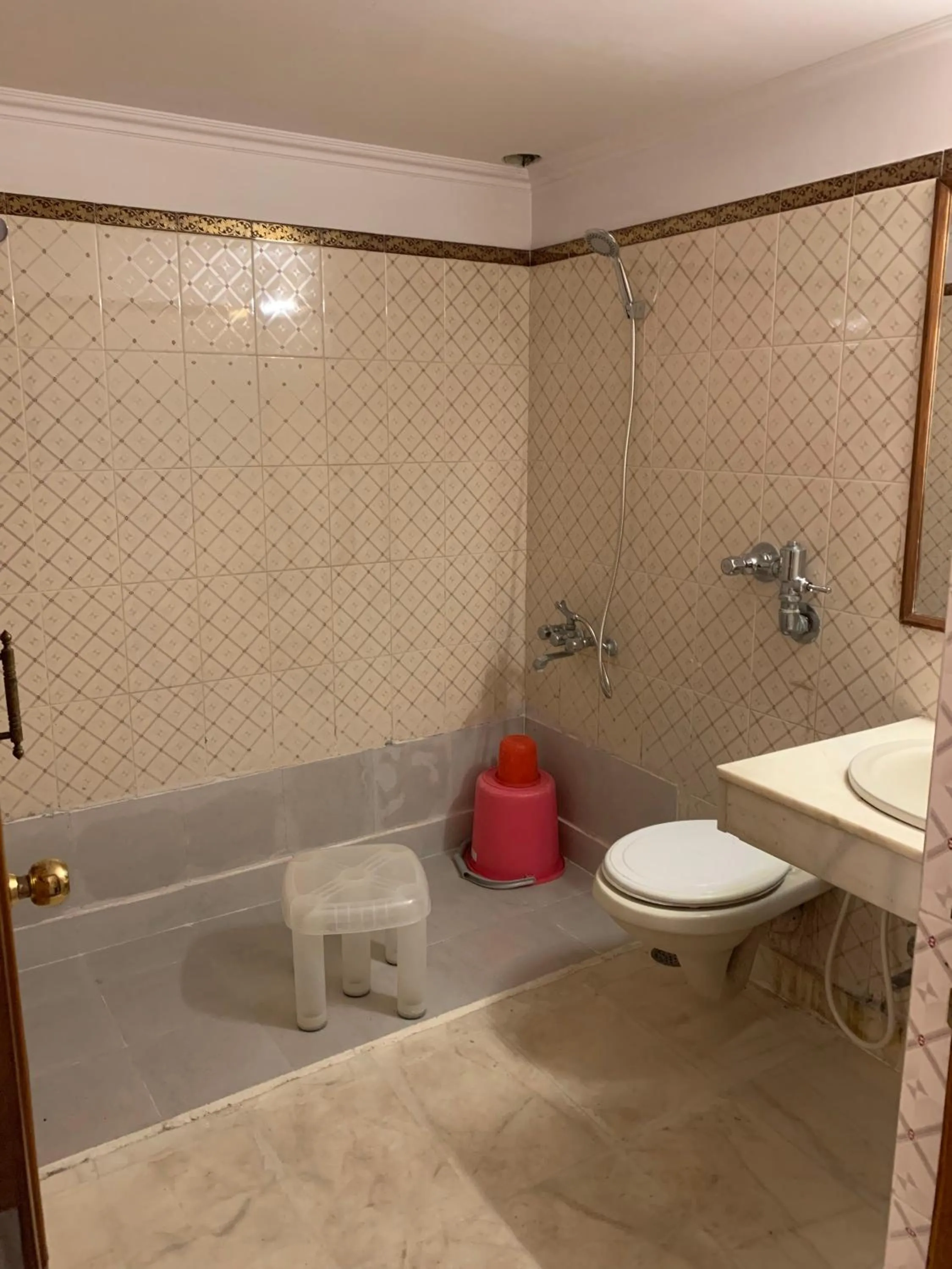 Shower in Hotel Lakeside