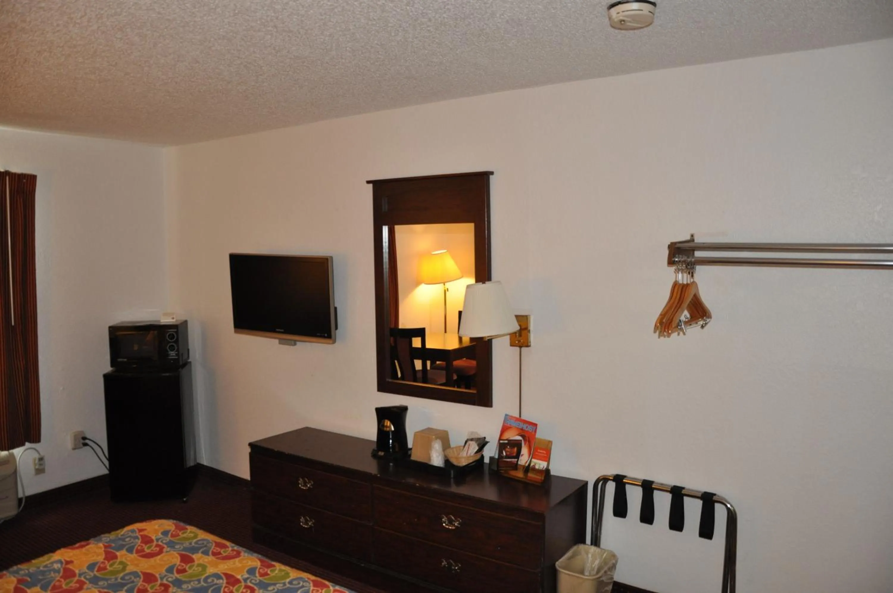 Decorative detail, Bed in Heritage Inn